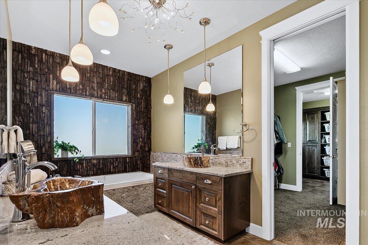 24053 Pheasant Ridge Ct., Middleton, Idaho 83644, 3 Bedrooms, 2.5 Bathrooms, Residential For Sale, Price $1,275,000, 98978868