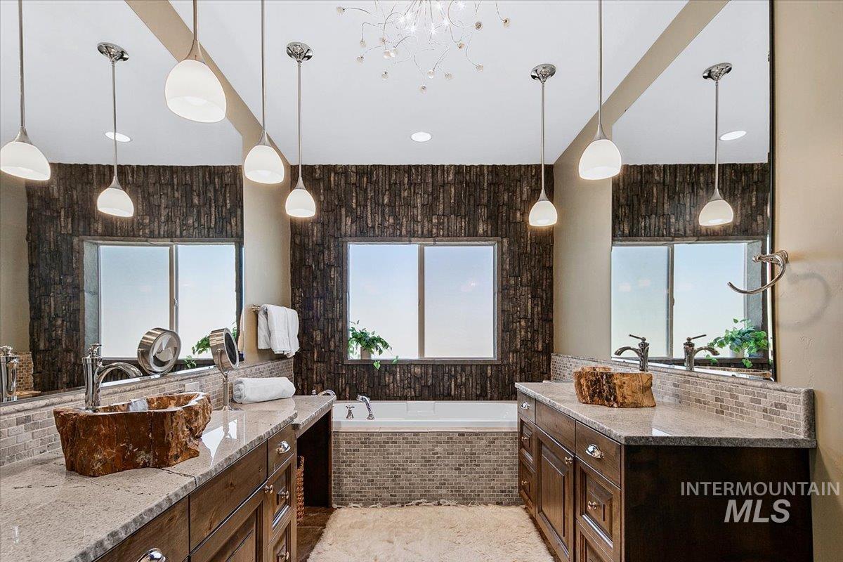 24053 Pheasant Ridge Ct., Middleton, Idaho 83644, 3 Bedrooms, 2.5 Bathrooms, Residential For Sale, Price $1,275,000,MLS 98978868