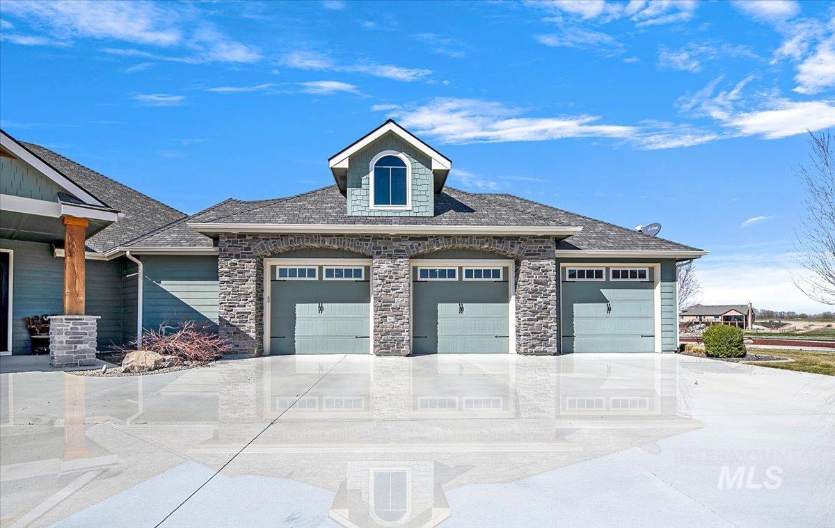 24053 Pheasant Ridge Ct., Middleton, Idaho 83644, 3 Bedrooms, 2.5 Bathrooms, Residential For Sale, Price $1,275,000, 98978868