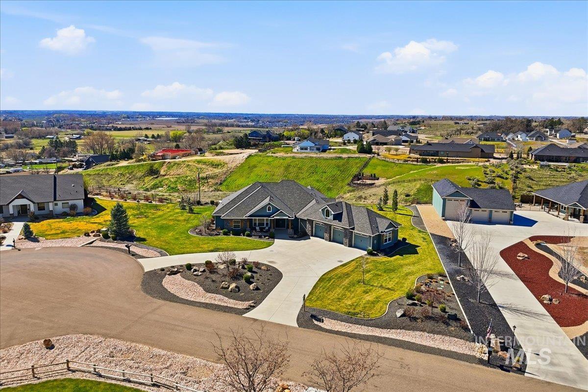 24053 Pheasant Ridge Ct., Middleton, Idaho 83644, 3 Bedrooms, 2.5 Bathrooms, Residential For Sale, Price $1,275,000,MLS 98978868