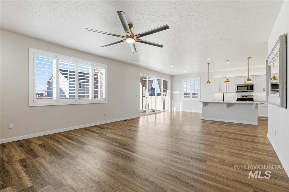 11121 W Soaring Hawk St, Star, Idaho 83669, 5 Bedrooms, 3 Bathrooms, Residential For Sale, Price $694,000,MLS 98978873