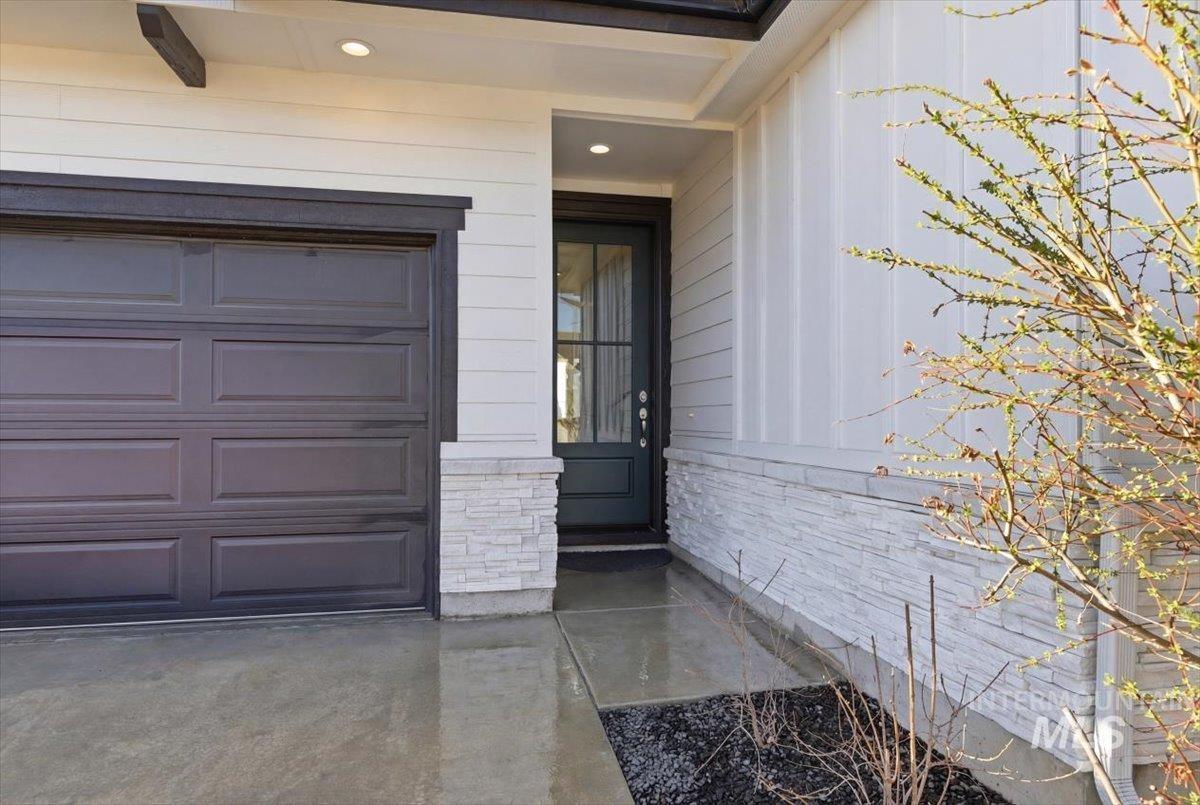 11121 W Soaring Hawk St, Star, Idaho 83669, 5 Bedrooms, 3 Bathrooms, Residential For Sale, Price $694,000,MLS 98978873