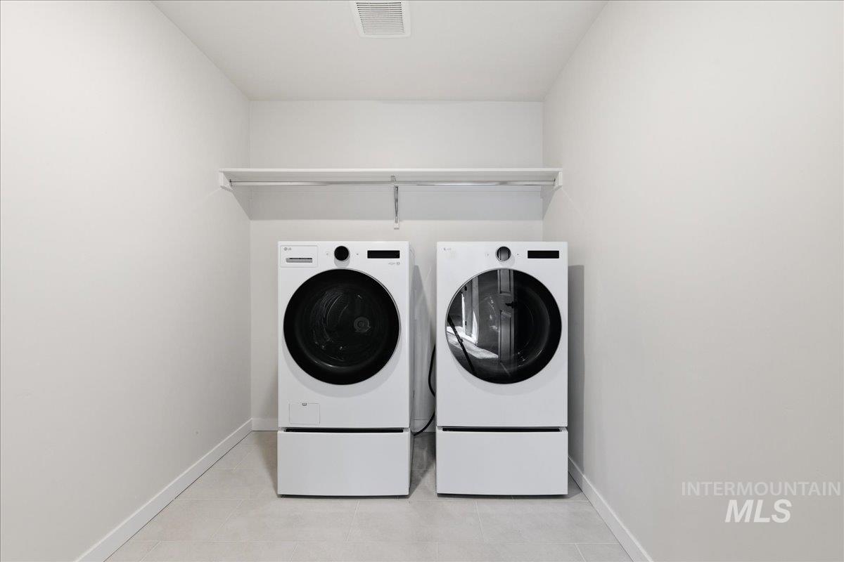 11121 W Soaring Hawk St, Star, Idaho 83669, 5 Bedrooms, 3 Bathrooms, Residential For Sale, Price $694,000,MLS 98978873