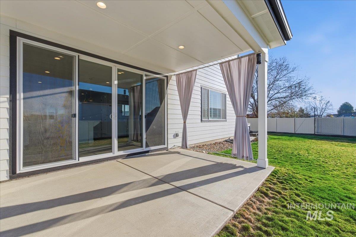 11121 W Soaring Hawk St, Star, Idaho 83669, 5 Bedrooms, 3 Bathrooms, Residential For Sale, Price $689,900, 98978873