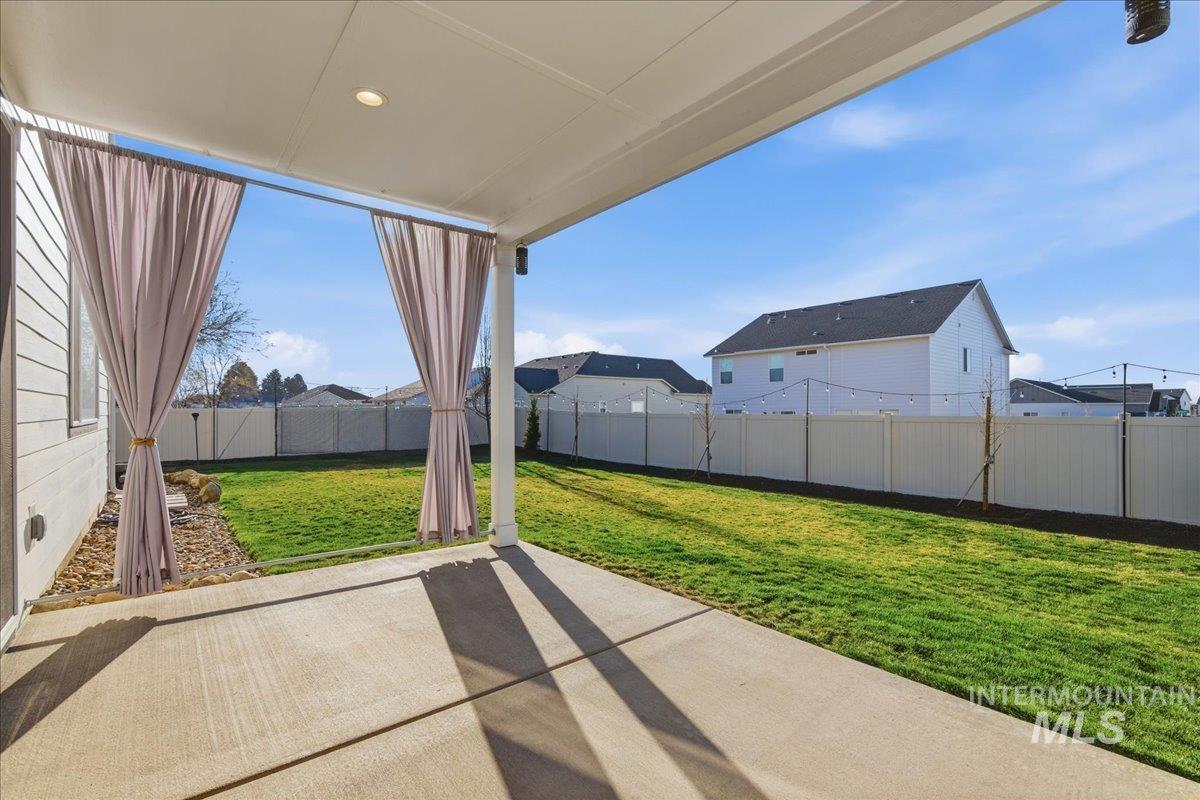 11121 W Soaring Hawk St, Star, Idaho 83669, 5 Bedrooms, 3 Bathrooms, Residential For Sale, Price $689,900, 98978873