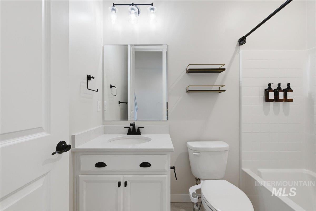 11121 W Soaring Hawk St, Star, Idaho 83669, 5 Bedrooms, 3 Bathrooms, Residential For Sale, Price $694,000,MLS 98978873