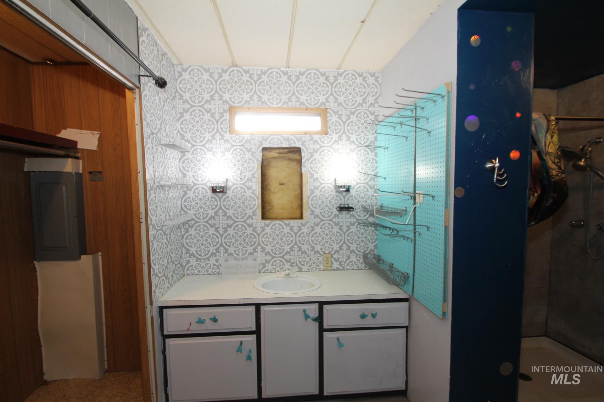 3845 S Carbondale, Meridian, Idaho 83642, 3 Bedrooms, 2 Bathrooms, Residential For Sale, Price $209,900,MLS 98978877