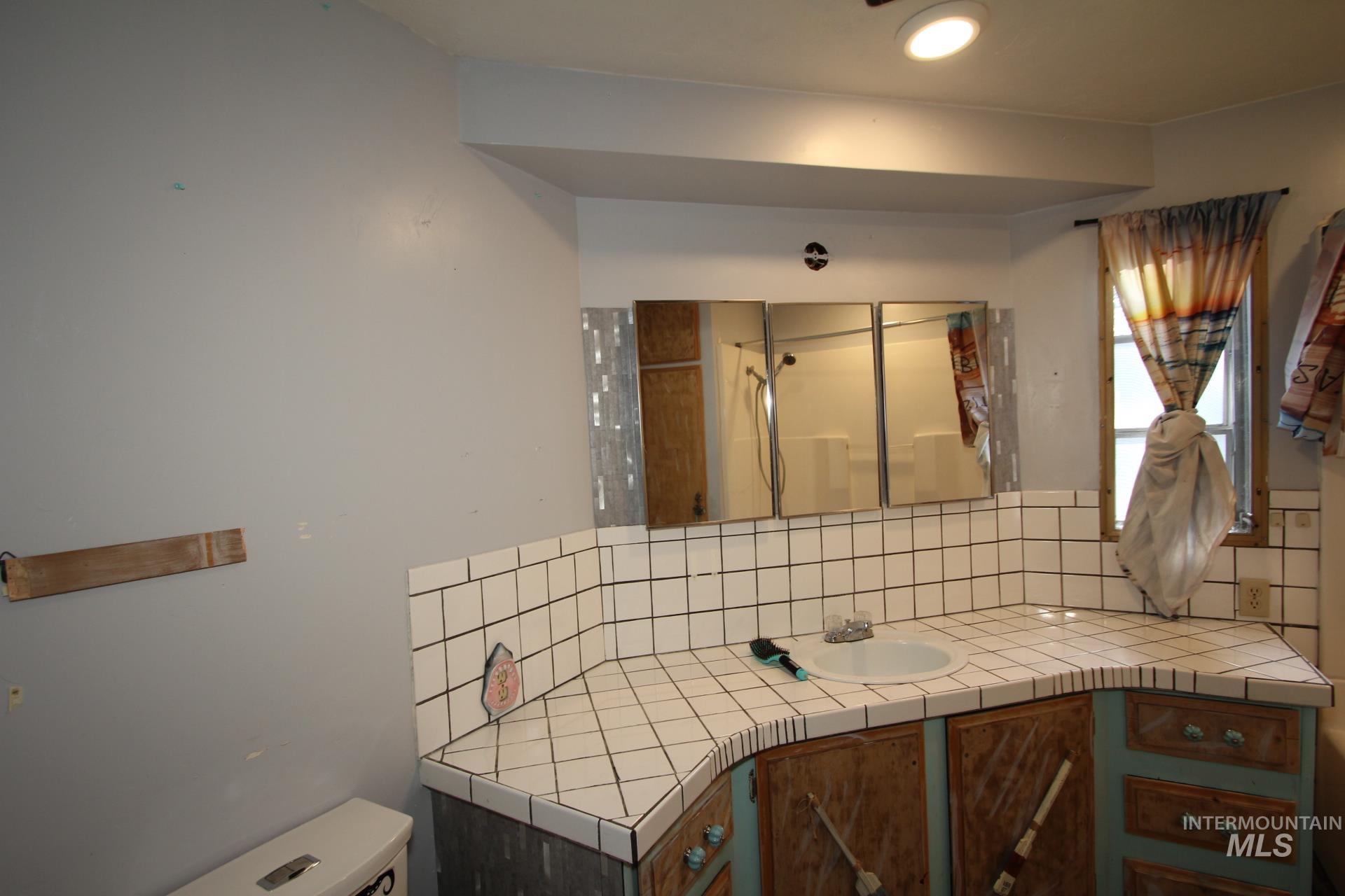 3845 S Carbondale, Meridian, Idaho 83642, 3 Bedrooms, 2 Bathrooms, Residential For Sale, Price $209,900,MLS 98978877