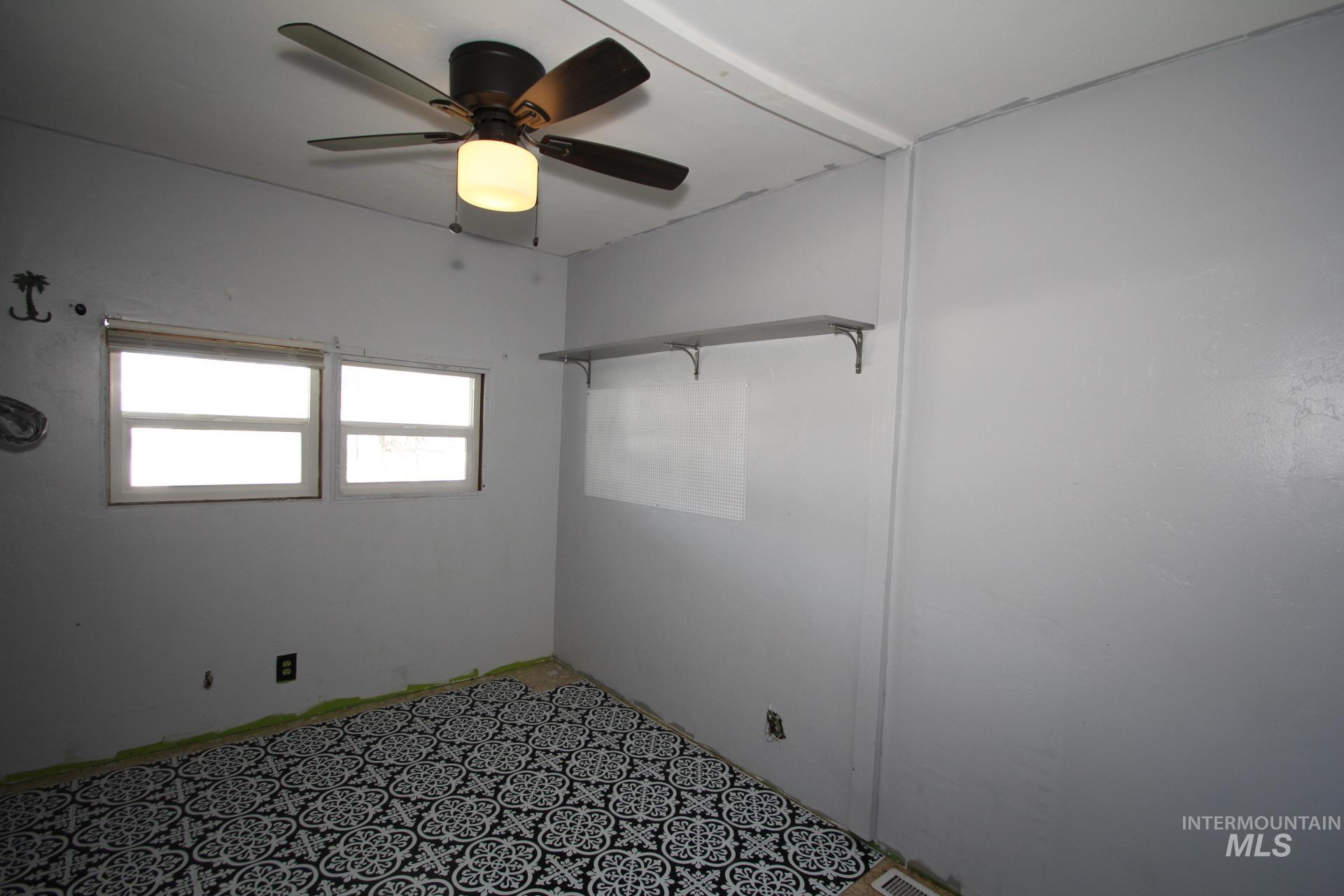 3845 S Carbondale, Meridian, Idaho 83642, 3 Bedrooms, 2 Bathrooms, Residential For Sale, Price $209,900,MLS 98978877