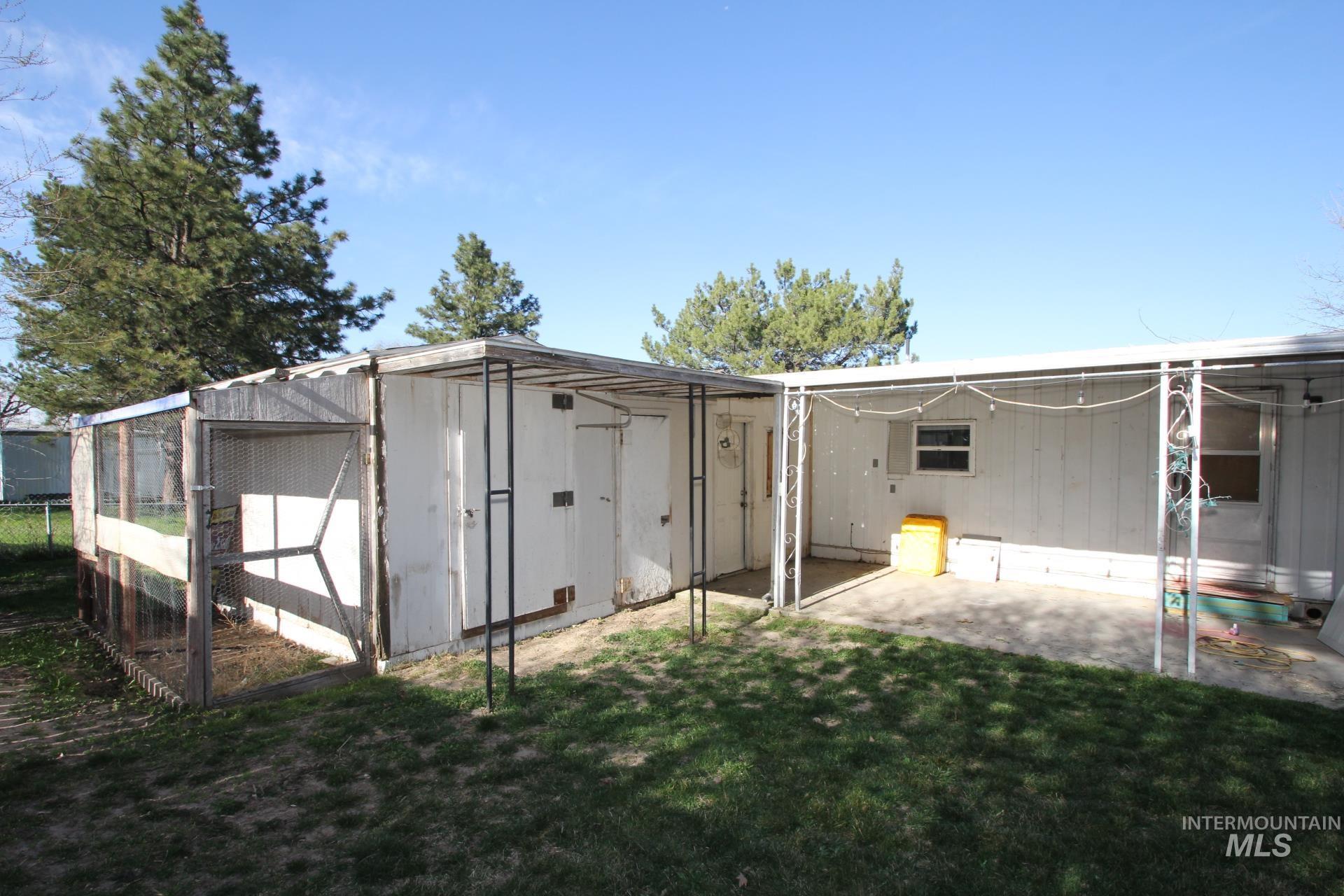 3845 S Carbondale, Meridian, Idaho 83642, 3 Bedrooms, 2 Bathrooms, Residential For Sale, Price $209,900,MLS 98978877