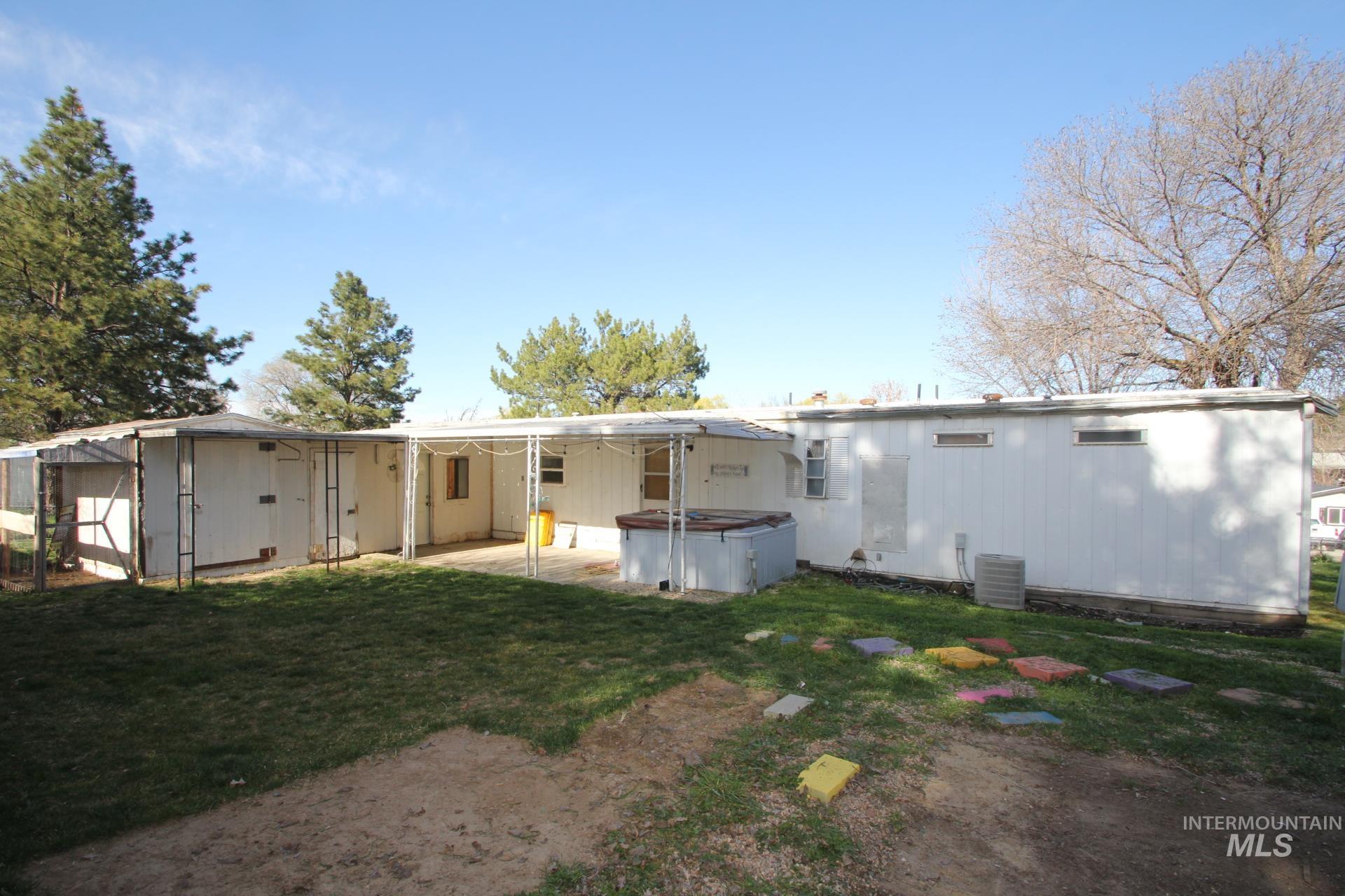 3845 S Carbondale, Meridian, Idaho 83642, 3 Bedrooms, 2 Bathrooms, Residential For Sale, Price $209,900,MLS 98978877