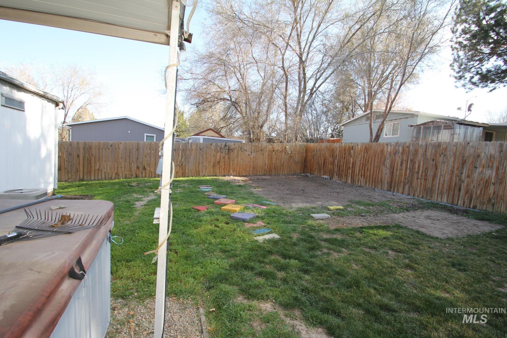 3845 S Carbondale, Meridian, Idaho 83642, 3 Bedrooms, 2 Bathrooms, Residential For Sale, Price $209,900,MLS 98978877