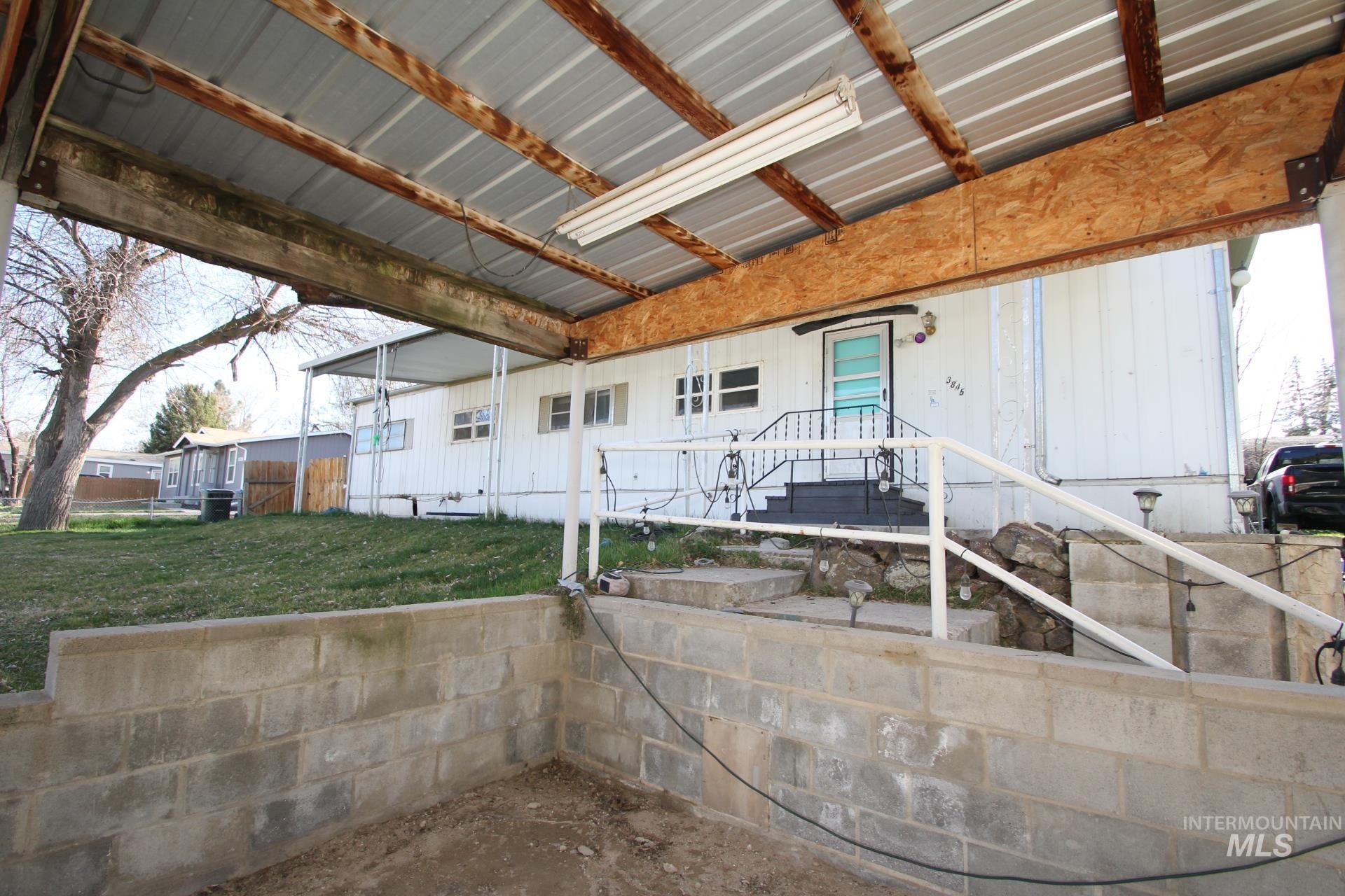 3845 S Carbondale, Meridian, Idaho 83642, 3 Bedrooms, 2 Bathrooms, Residential For Sale, Price $209,900,MLS 98978877