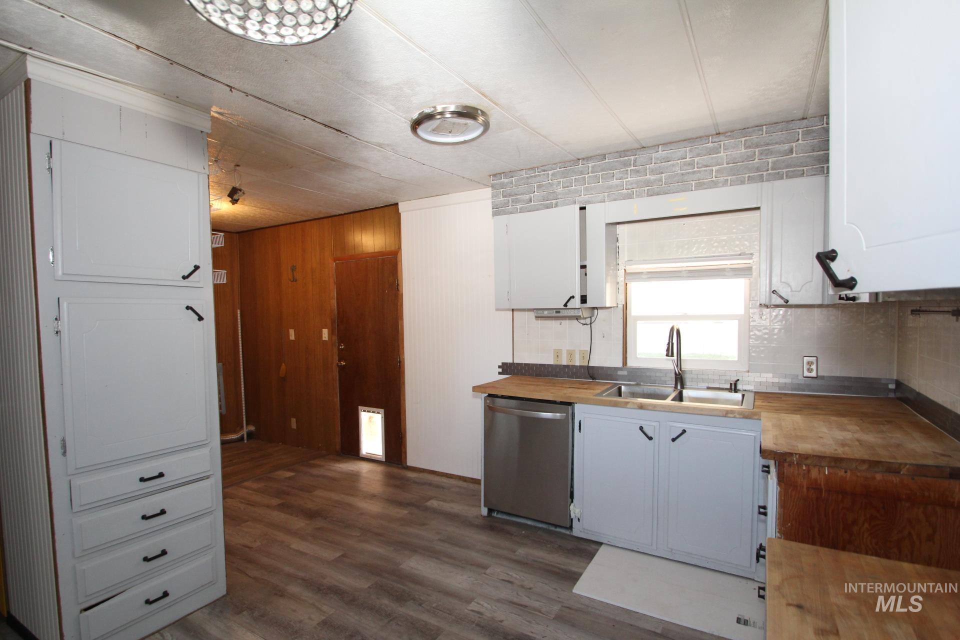 3845 S Carbondale, Meridian, Idaho 83642, 3 Bedrooms, 2 Bathrooms, Residential For Sale, Price $209,900,MLS 98978877