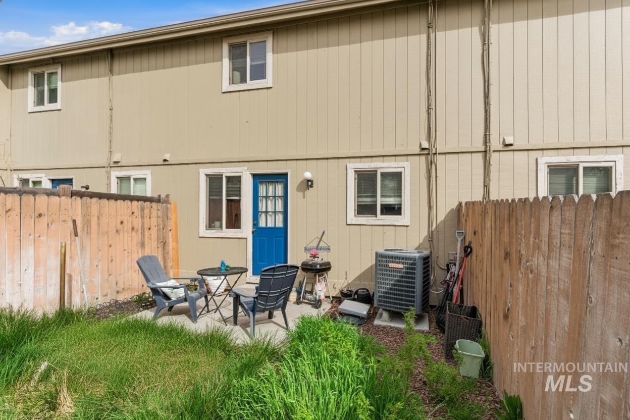 4855 W Targee St, Boise, Idaho 83705, 2 Bedrooms, 1.5 Bathrooms, Residential Income For Sale, Price $240,000,MLS 98978878