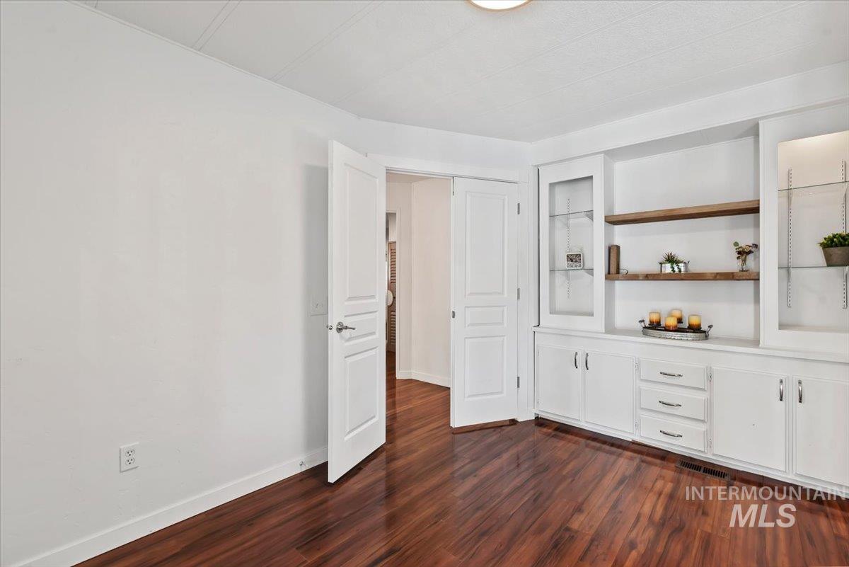 7814 W Manassas, Garden City, Idaho 83714, 3 Bedrooms, 2 Bathrooms, Residential For Sale, Price $199,900,MLS 98978881