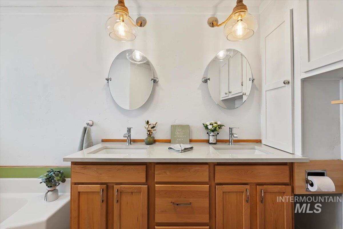 7814 W Manassas, Garden City, Idaho 83714, 3 Bedrooms, 2 Bathrooms, Residential For Sale, Price $199,900,MLS 98978881