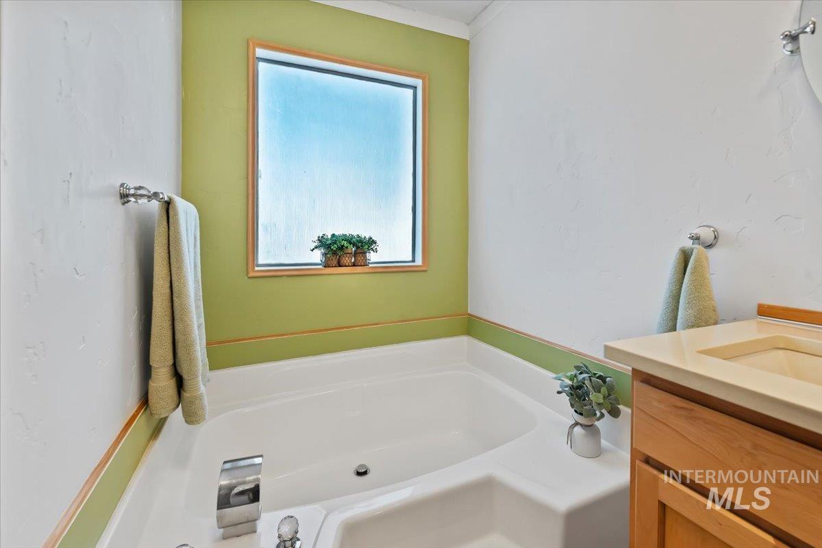 7814 W Manassas, Garden City, Idaho 83714, 3 Bedrooms, 2 Bathrooms, Residential For Sale, Price $199,900,MLS 98978881