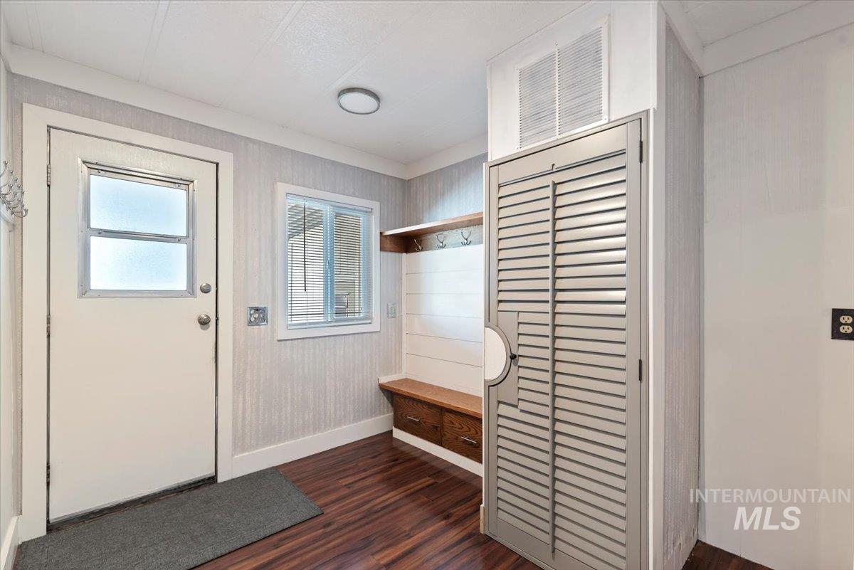 7814 W Manassas, Garden City, Idaho 83714, 3 Bedrooms, 2 Bathrooms, Residential For Sale, Price $199,900,MLS 98978881