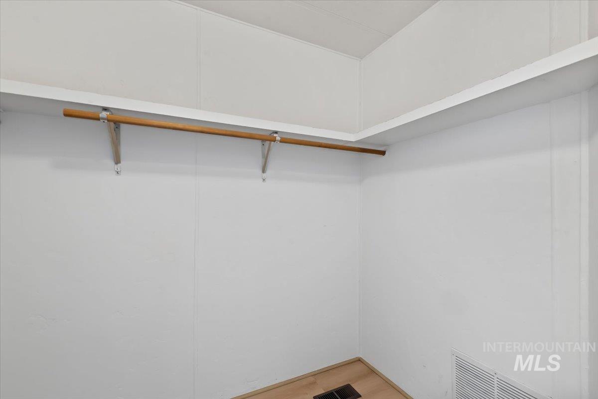 7814 W Manassas, Garden City, Idaho 83714, 3 Bedrooms, 2 Bathrooms, Residential For Sale, Price $199,900,MLS 98978881