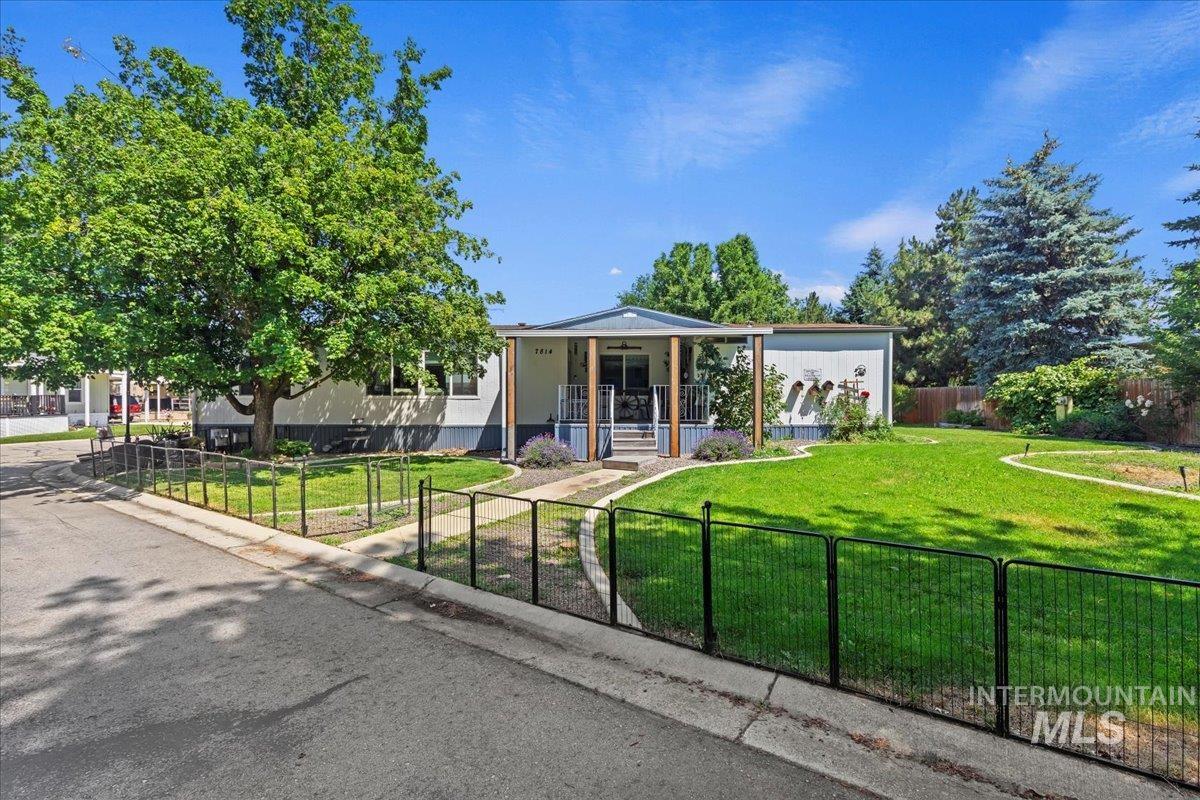 7814 W Manassas, Garden City, Idaho 83714, 3 Bedrooms, 2 Bathrooms, Residential For Sale, Price $199,900,MLS 98978881