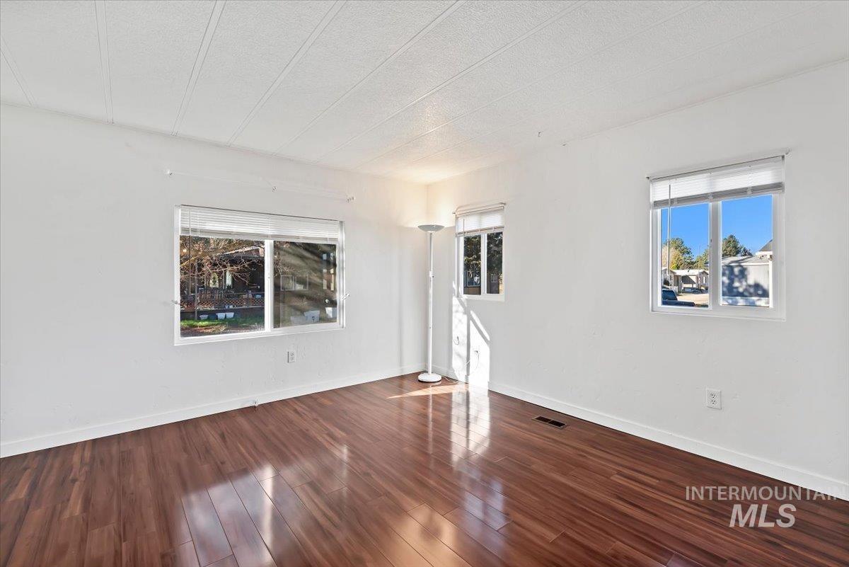 7814 W Manassas, Garden City, Idaho 83714, 3 Bedrooms, 2 Bathrooms, Residential For Sale, Price $199,900,MLS 98978881