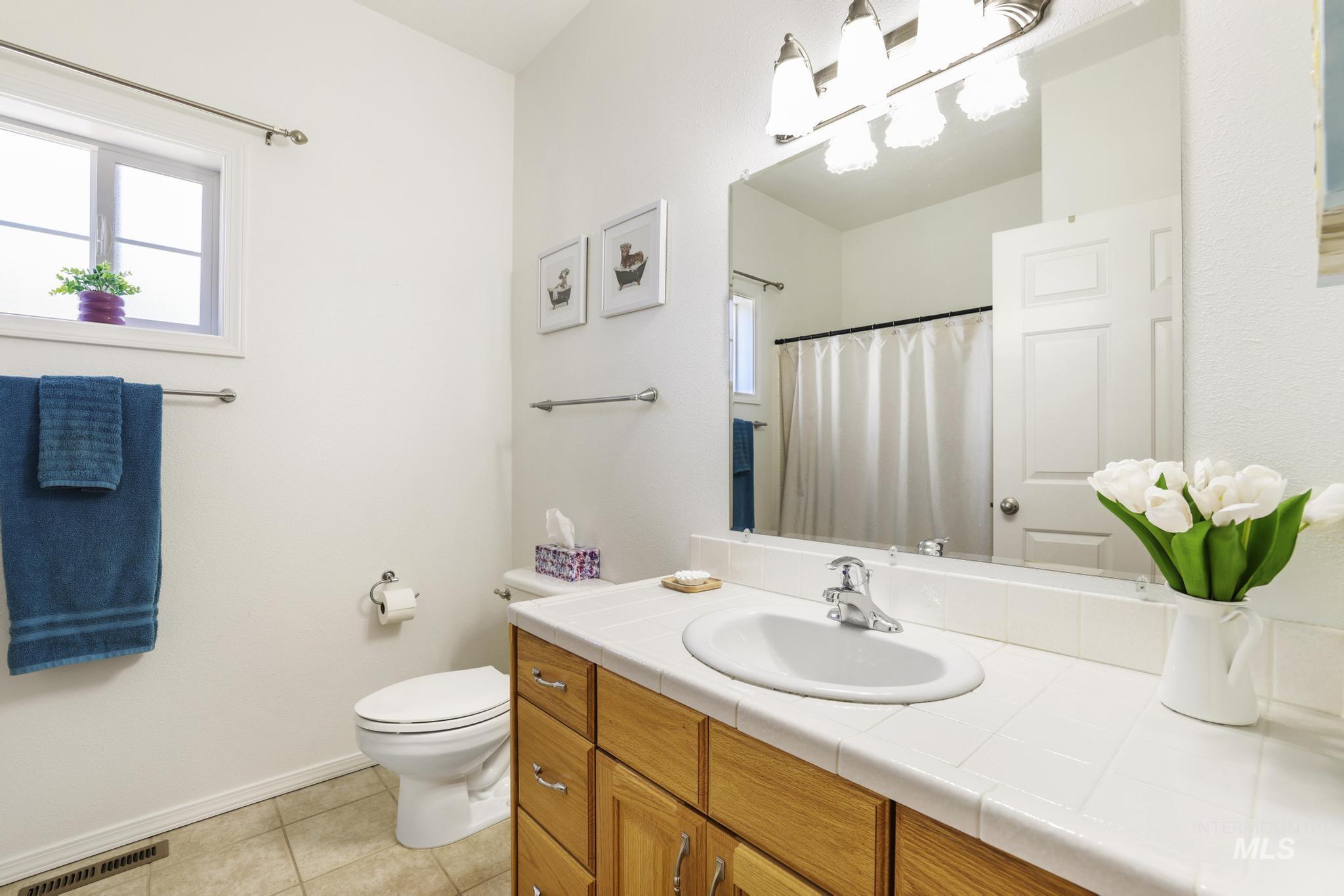 381 Federation Road, Twin Falls, Idaho 83301, 5 Bedrooms, 3 Bathrooms, Residential For Sale, Price $579,000,MLS 98978882