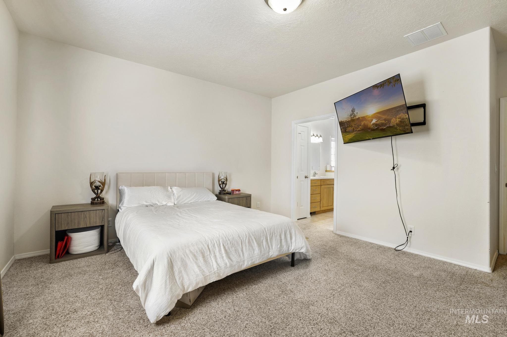 381 Federation Road, Twin Falls, Idaho 83301, 5 Bedrooms, 3 Bathrooms, Residential For Sale, Price $579,000,MLS 98978882