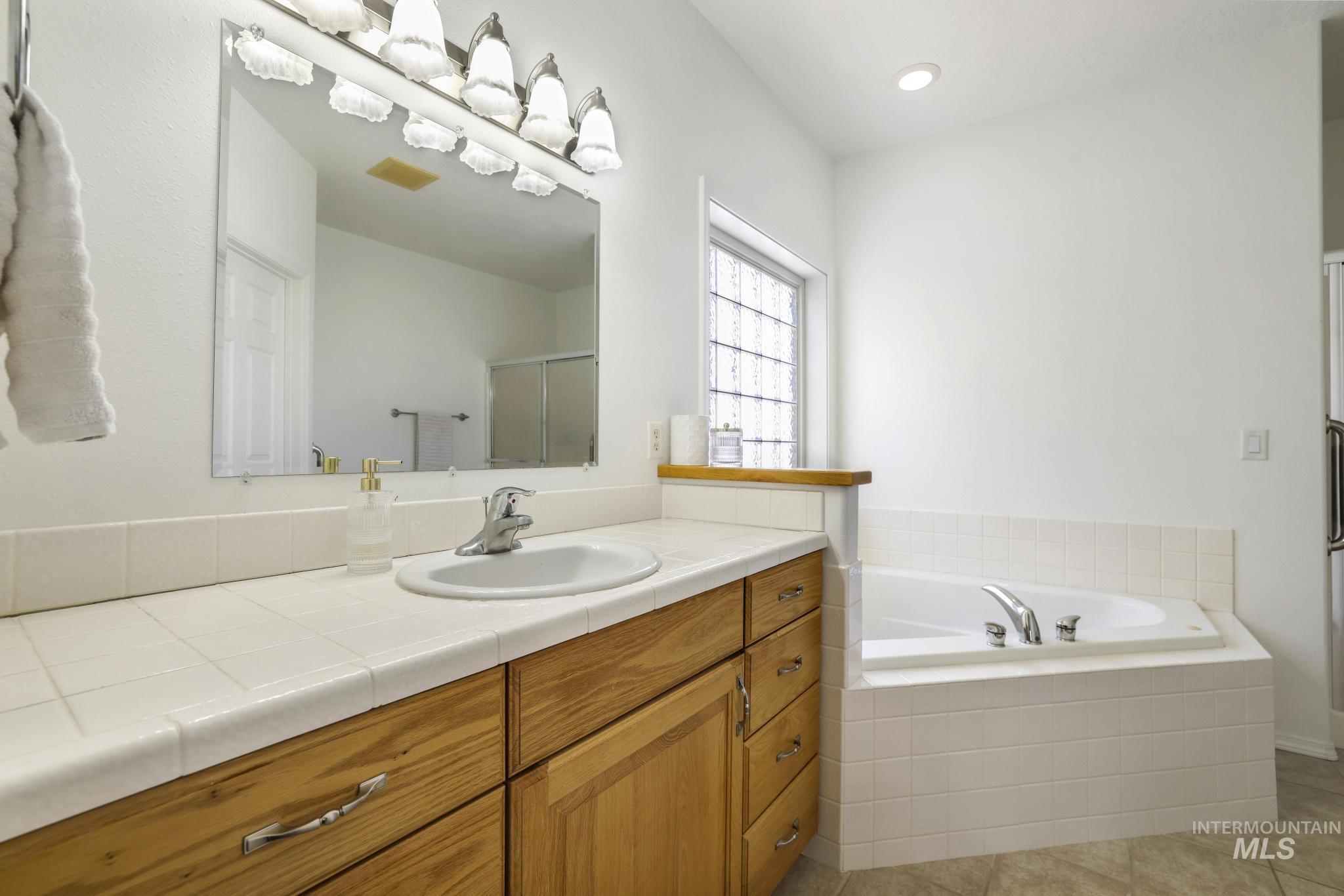 381 Federation Road, Twin Falls, Idaho 83301, 5 Bedrooms, 3 Bathrooms, Residential For Sale, Price $579,000,MLS 98978882