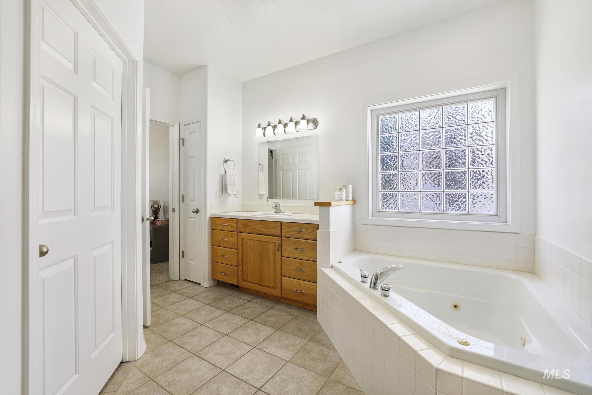 381 Federation Road, Twin Falls, Idaho 83301, 5 Bedrooms, 3 Bathrooms, Residential For Sale, Price $579,000,MLS 98978882