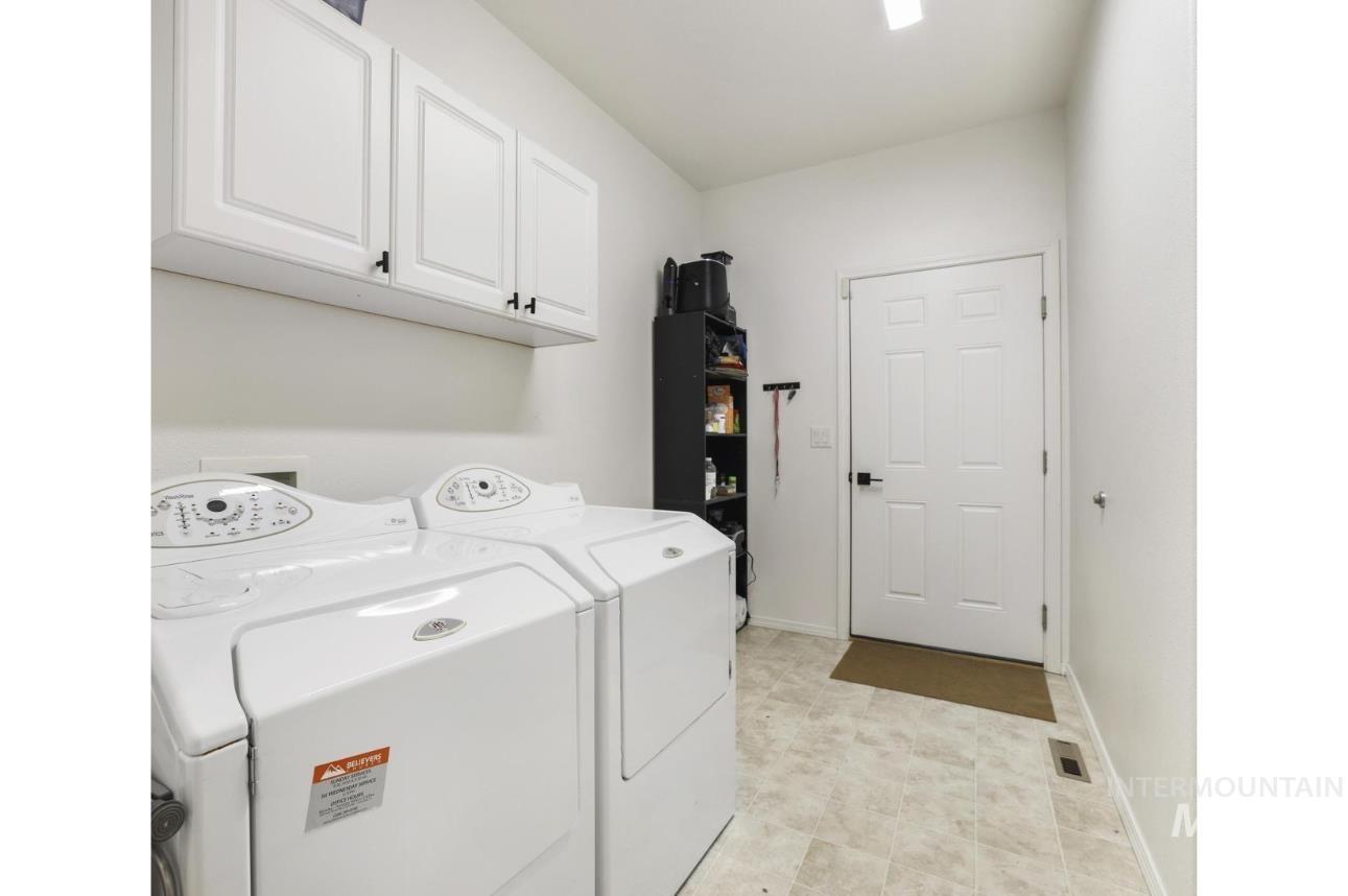 381 Federation Road, Twin Falls, Idaho 83301, 5 Bedrooms, 3 Bathrooms, Residential For Sale, Price $579,000,MLS 98978882