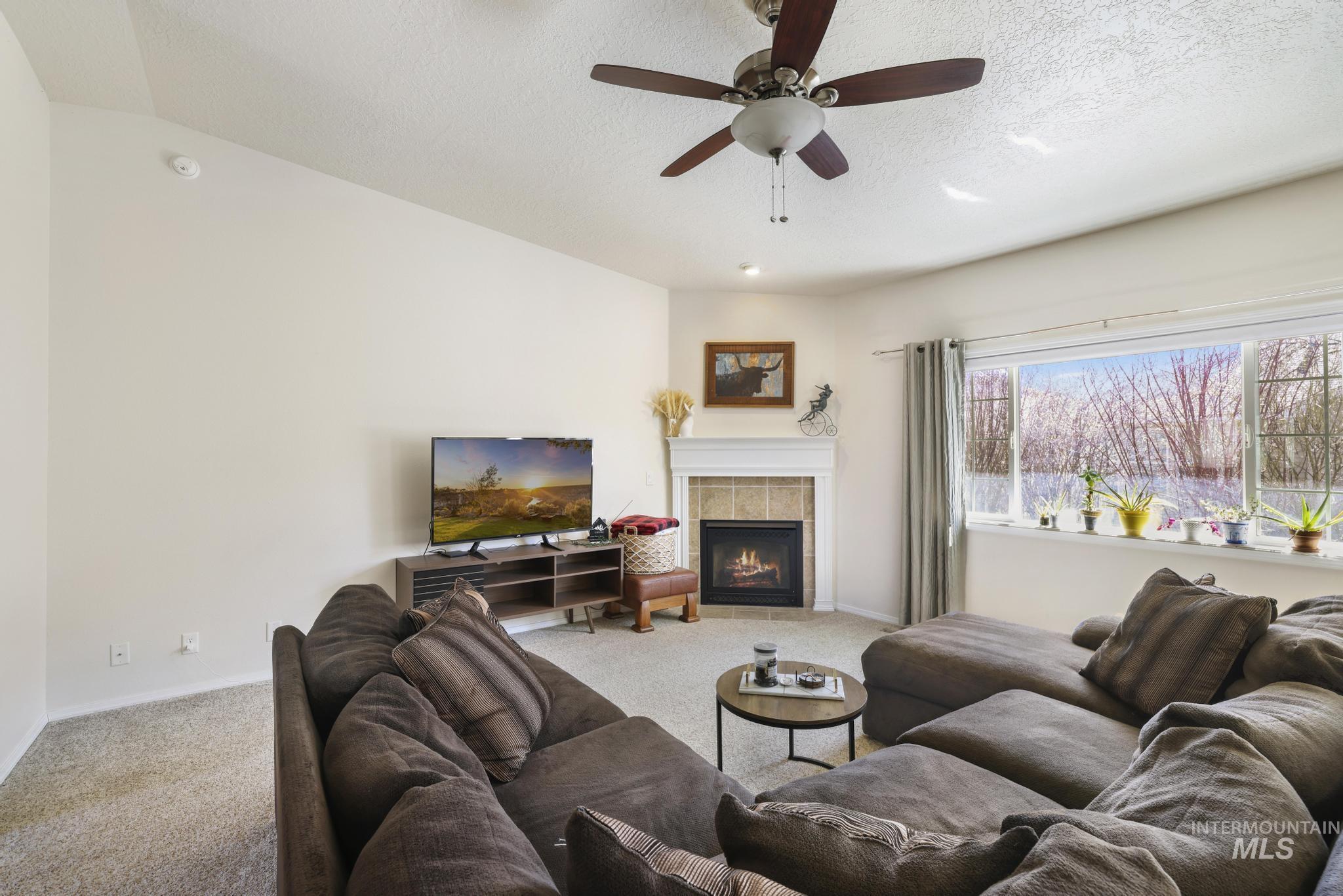 381 Federation Road, Twin Falls, Idaho 83301, 5 Bedrooms, 3 Bathrooms, Residential For Sale, Price $579,000,MLS 98978882