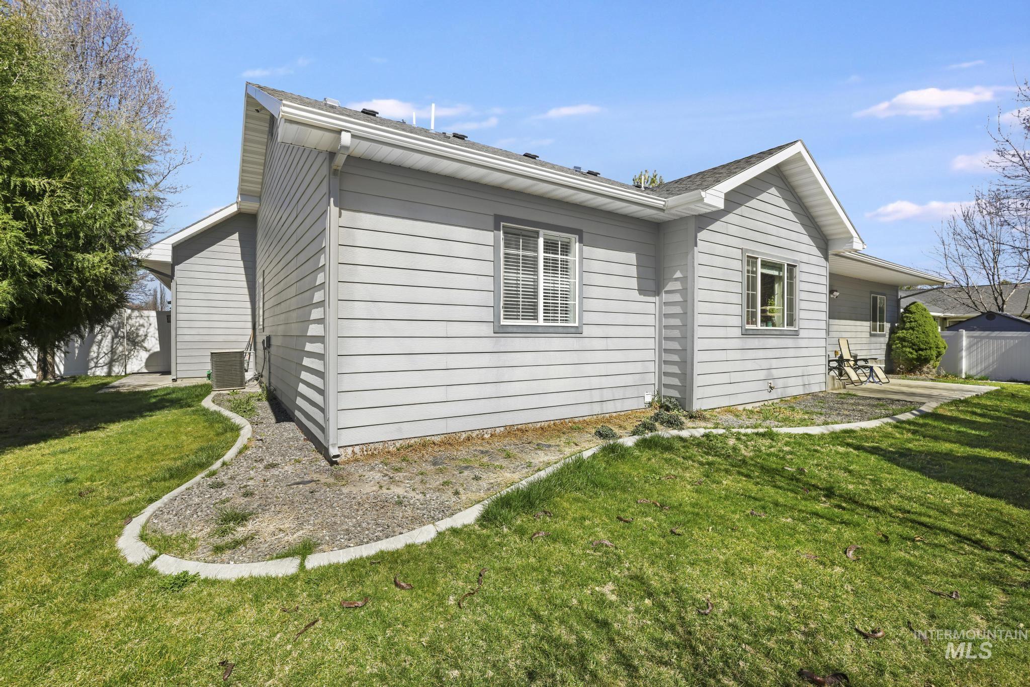 381 Federation Road, Twin Falls, Idaho 83301, 5 Bedrooms, 3 Bathrooms, Residential For Sale, Price $579,000,MLS 98978882