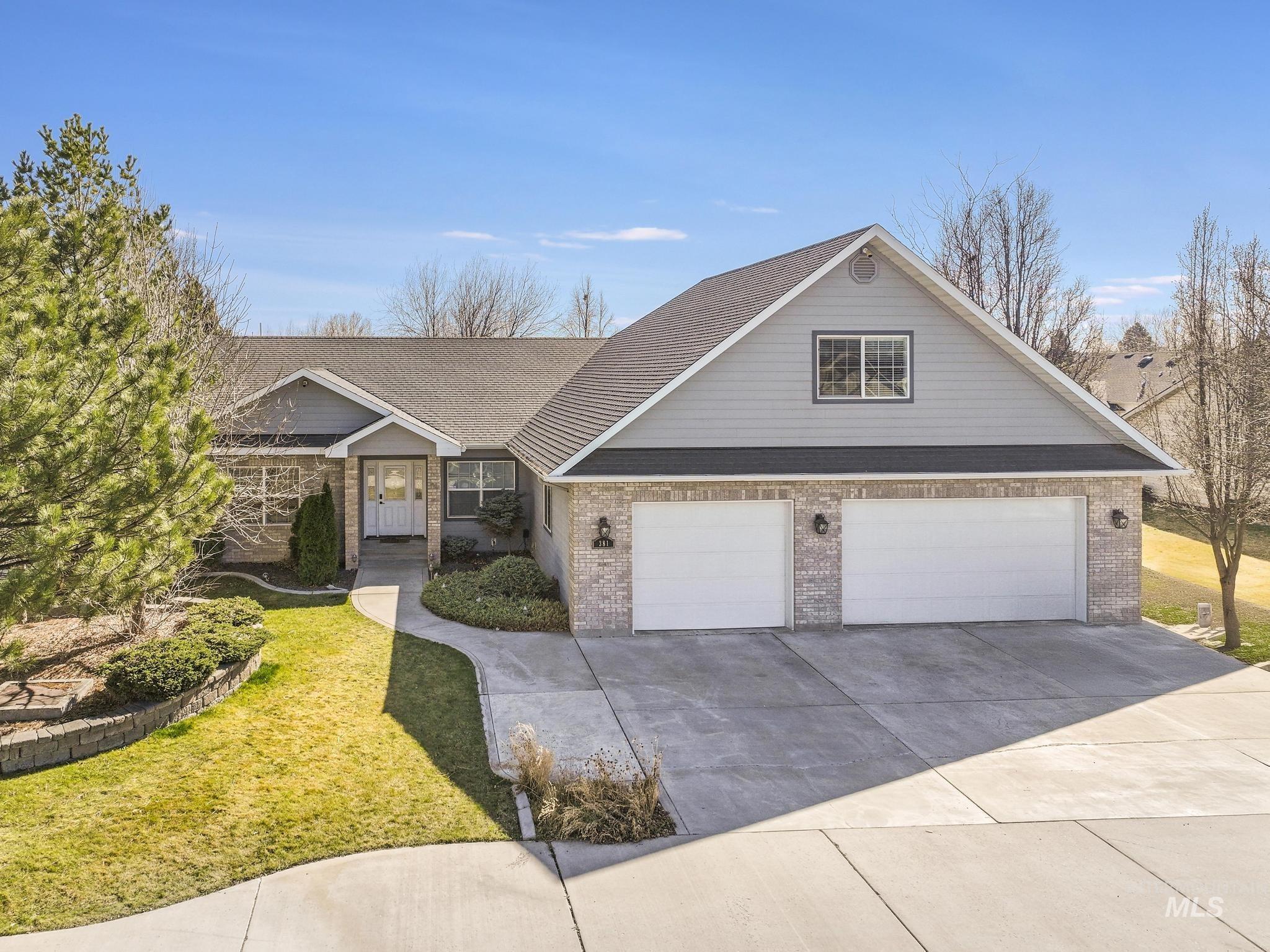 381 Federation Road, Twin Falls, Idaho 83301, 5 Bedrooms, 3 Bathrooms, Residential For Sale, Price $579,000,MLS 98978882