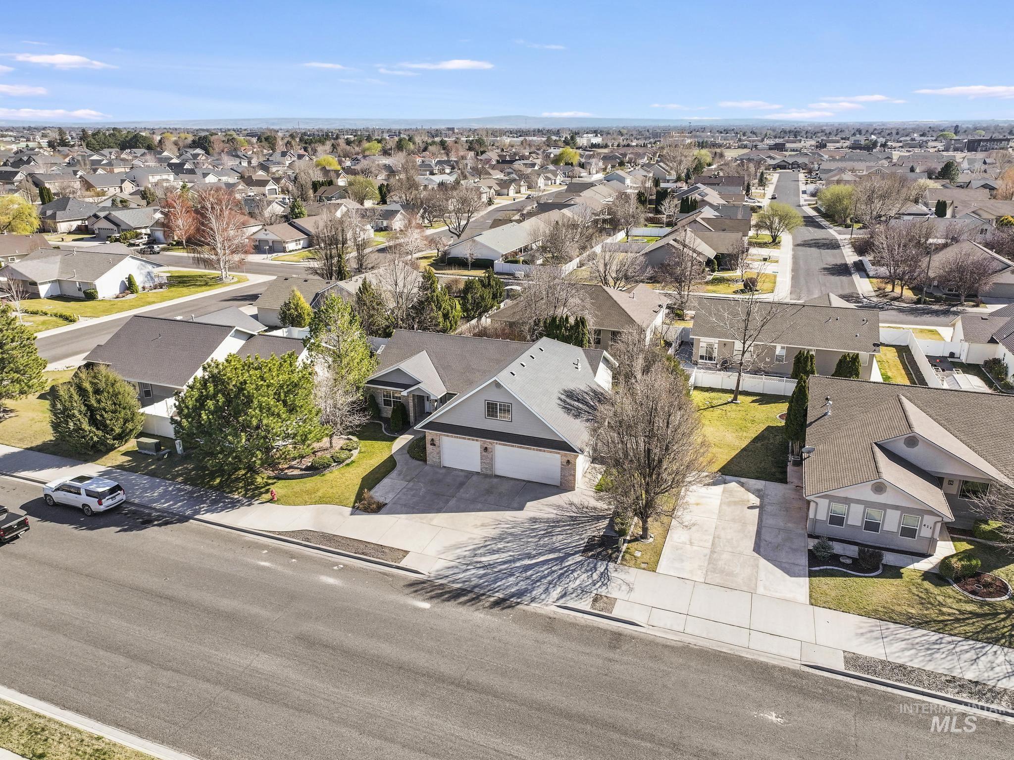 381 Federation Road, Twin Falls, Idaho 83301, 5 Bedrooms, 3 Bathrooms, Residential For Sale, Price $579,000,MLS 98978882