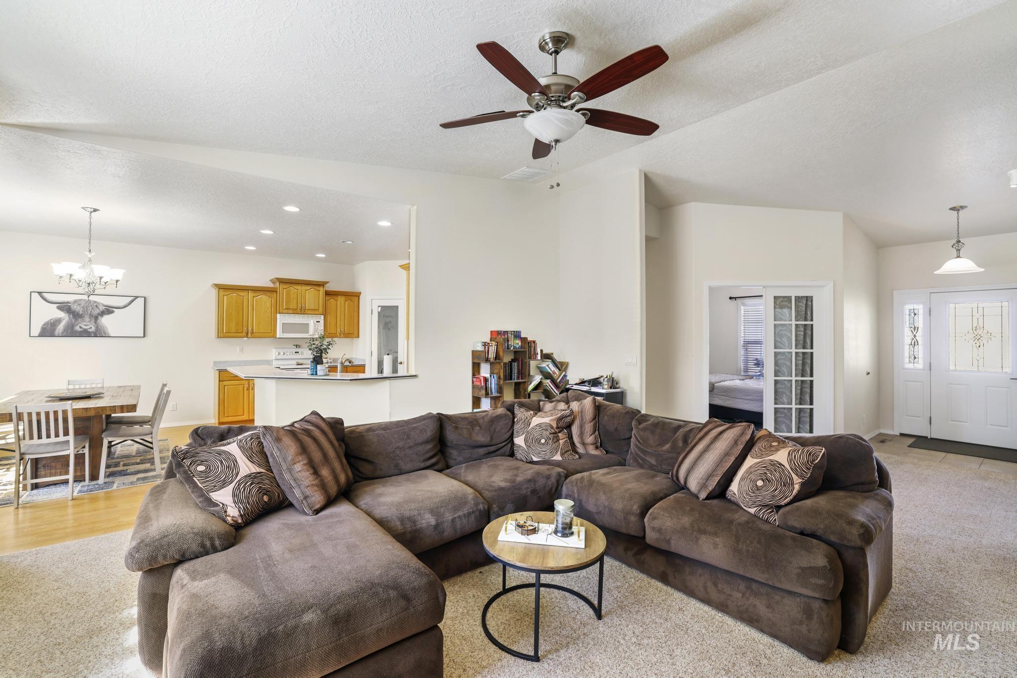 381 Federation Road, Twin Falls, Idaho 83301, 5 Bedrooms, 3 Bathrooms, Residential For Sale, Price $579,000,MLS 98978882