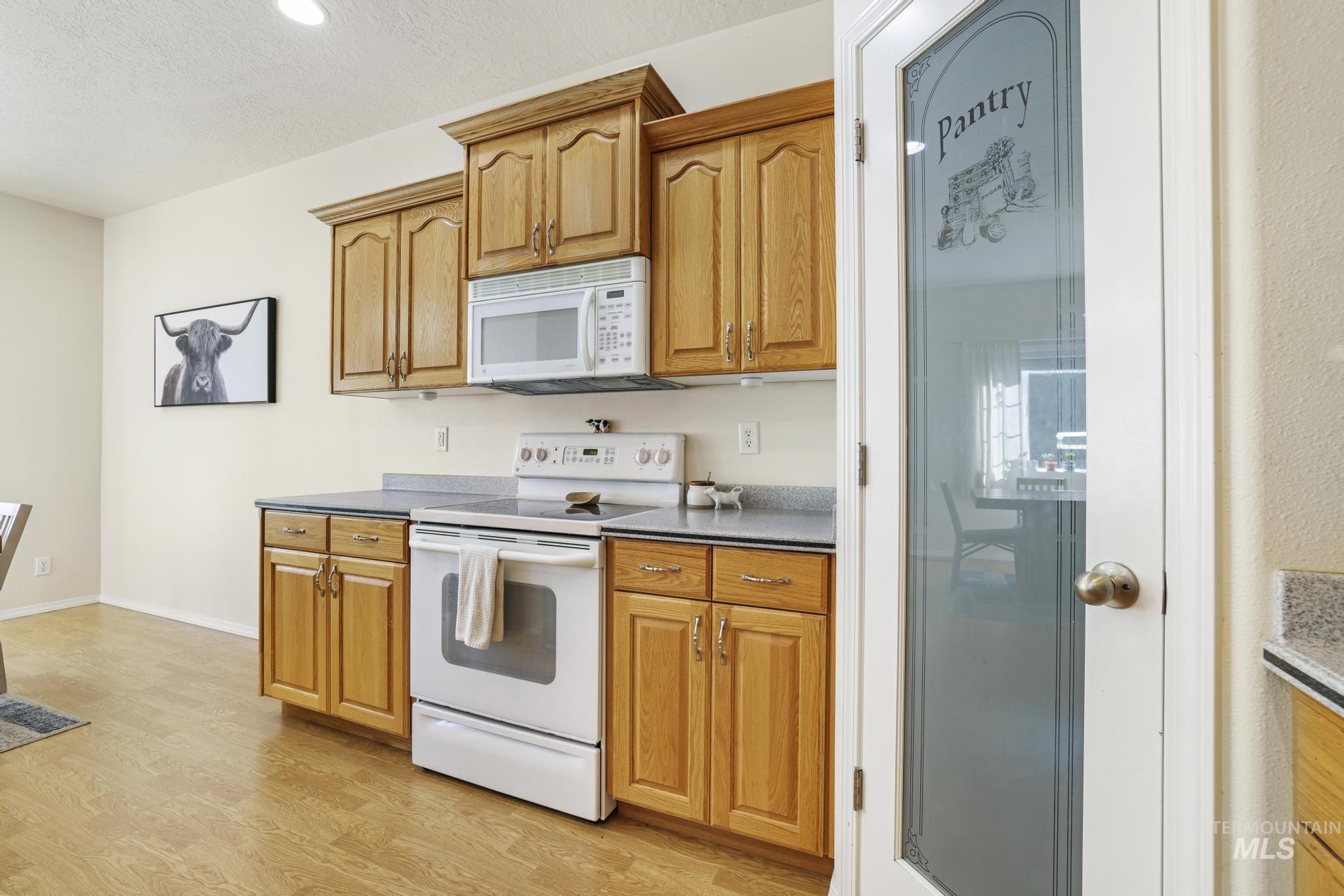 381 Federation Road, Twin Falls, Idaho 83301, 5 Bedrooms, 3 Bathrooms, Residential For Sale, Price $579,000,MLS 98978882