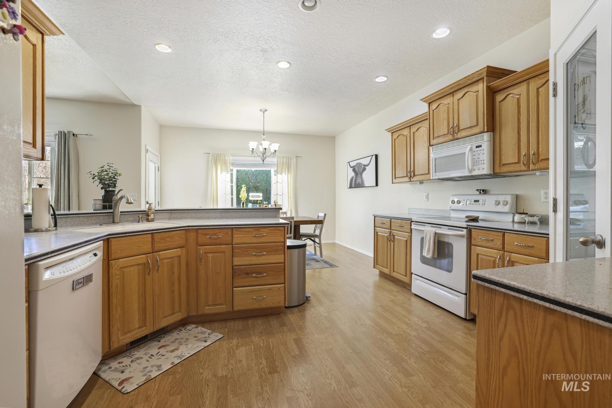 381 Federation Road, Twin Falls, Idaho 83301, 5 Bedrooms, 3 Bathrooms, Residential For Sale, Price $579,000,MLS 98978882