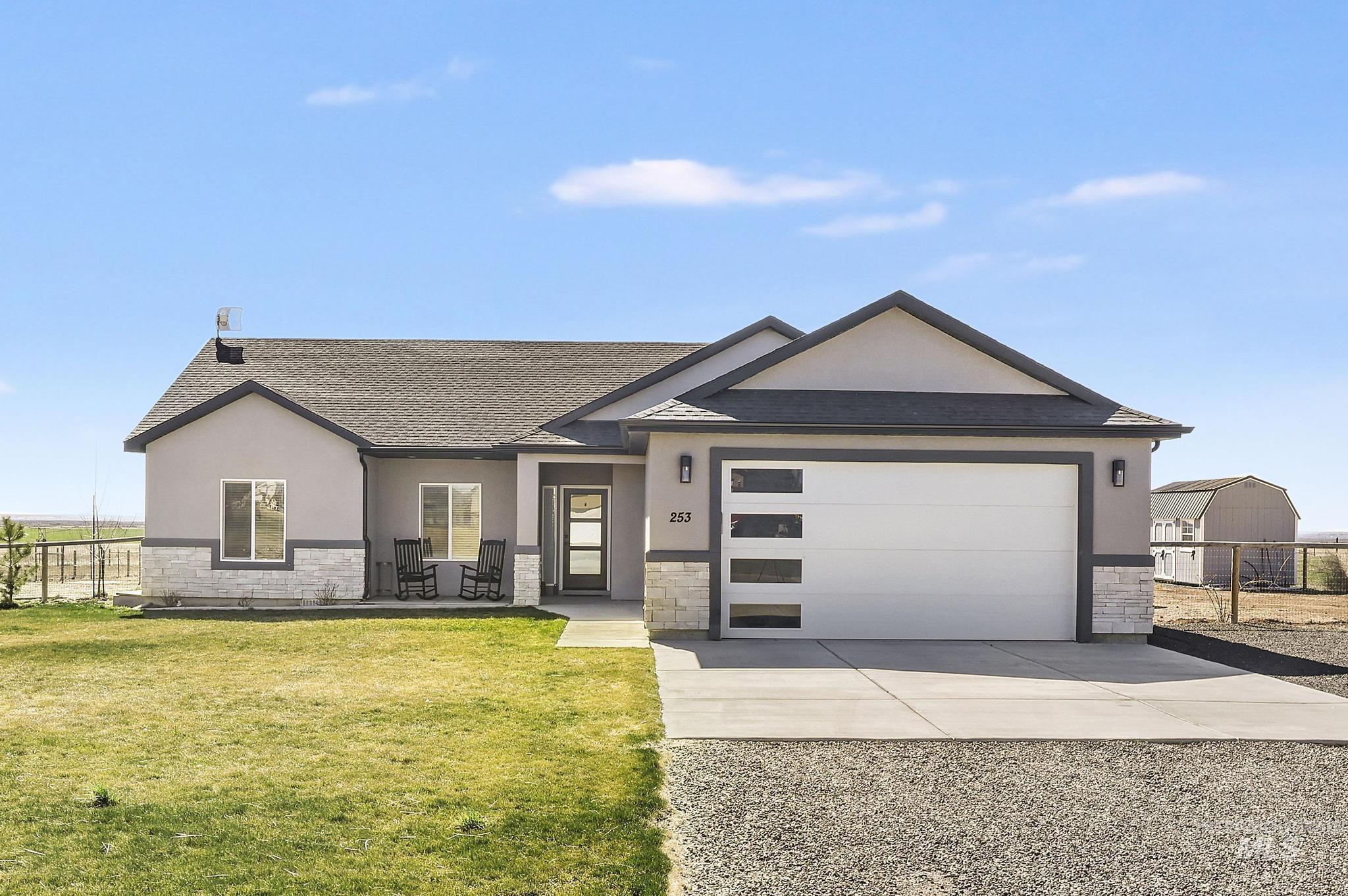 253 Mariposa Cir, Shoshone, Idaho 83352, 3 Bedrooms, 2 Bathrooms, Residential For Sale, Price $449,990,MLS 98978883