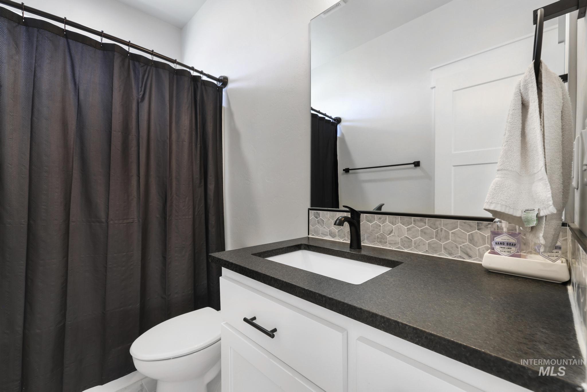 253 Mariposa Cir, Shoshone, Idaho 83352, 3 Bedrooms, 2 Bathrooms, Residential For Sale, Price $449,990,MLS 98978883