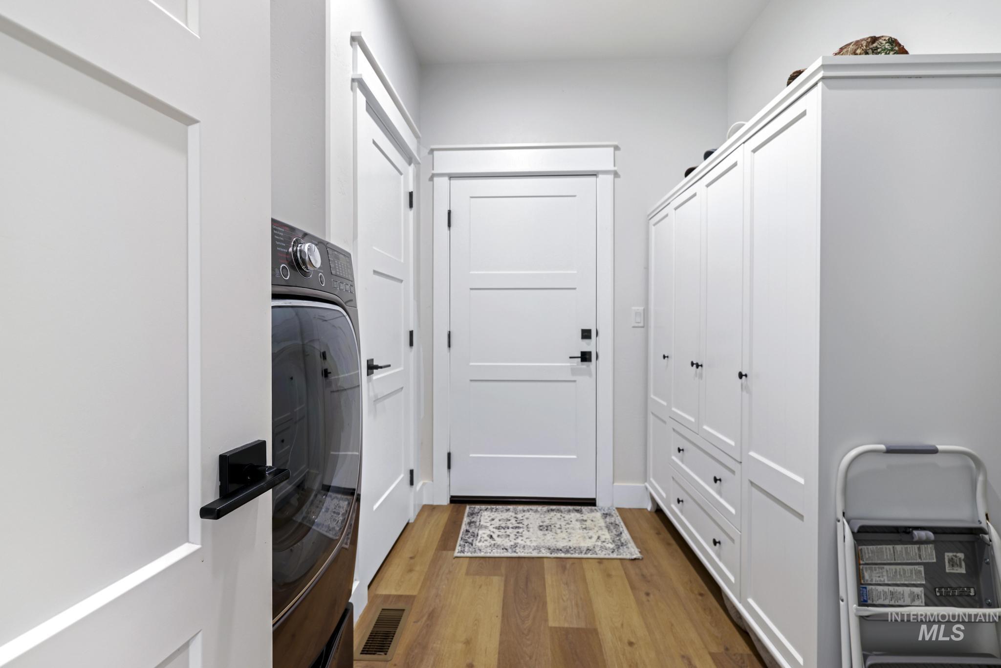 253 Mariposa Cir, Shoshone, Idaho 83352, 3 Bedrooms, 2 Bathrooms, Residential For Sale, Price $449,990,MLS 98978883