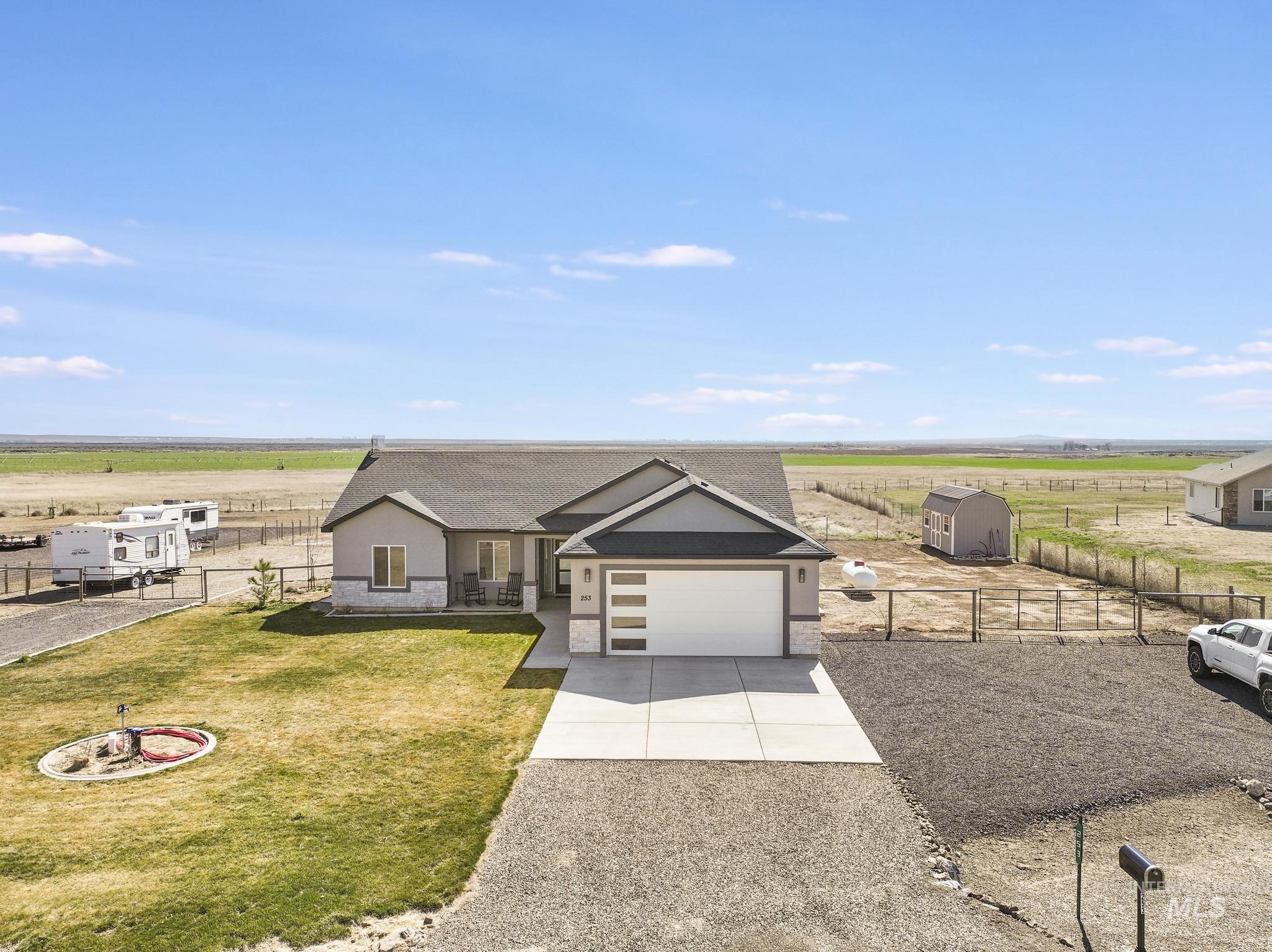 253 Mariposa Cir, Shoshone, Idaho 83352, 3 Bedrooms, 2 Bathrooms, Residential For Sale, Price $449,990,MLS 98978883