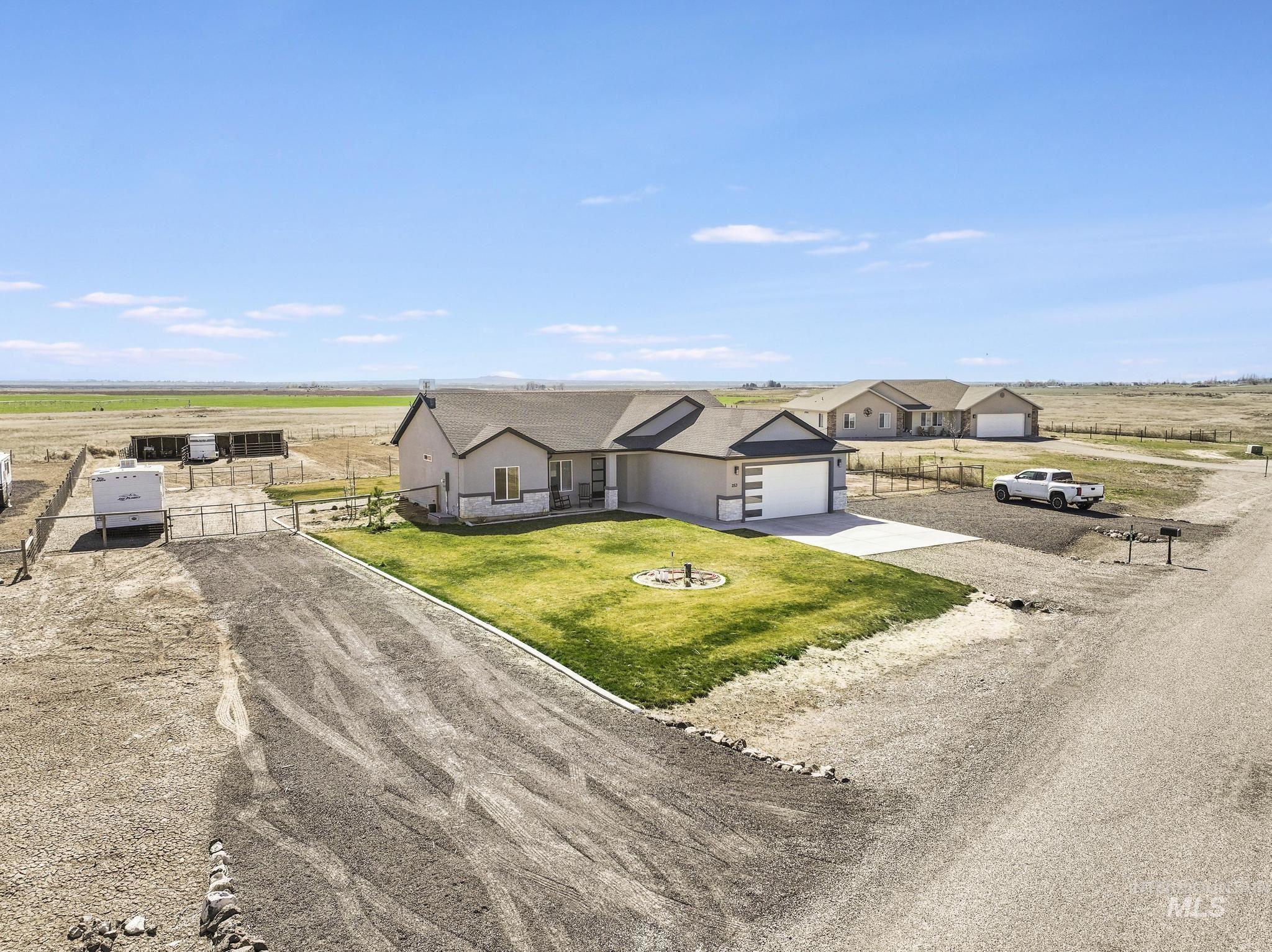 253 Mariposa Cir, Shoshone, Idaho 83352, 3 Bedrooms, 2 Bathrooms, Residential For Sale, Price $449,990,MLS 98978883