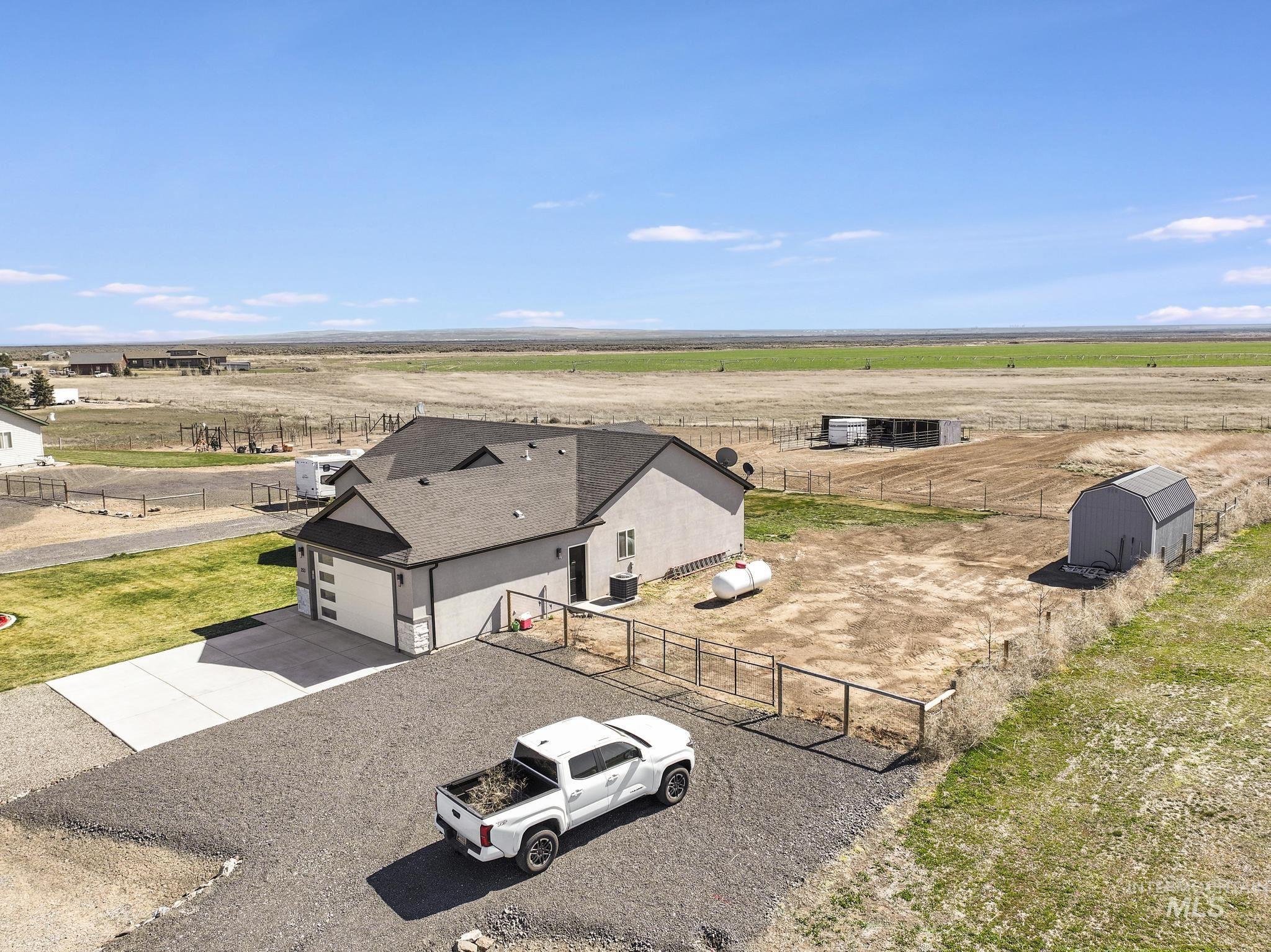 253 Mariposa Cir, Shoshone, Idaho 83352, 3 Bedrooms, 2 Bathrooms, Residential For Sale, Price $449,990,MLS 98978883