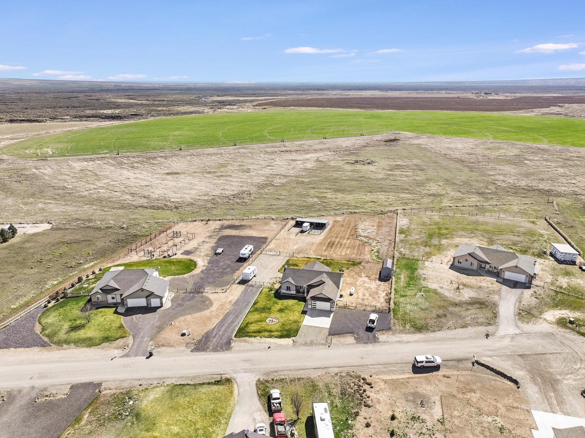 253 Mariposa Cir, Shoshone, Idaho 83352, 3 Bedrooms, 2 Bathrooms, Residential For Sale, Price $449,990,MLS 98978883