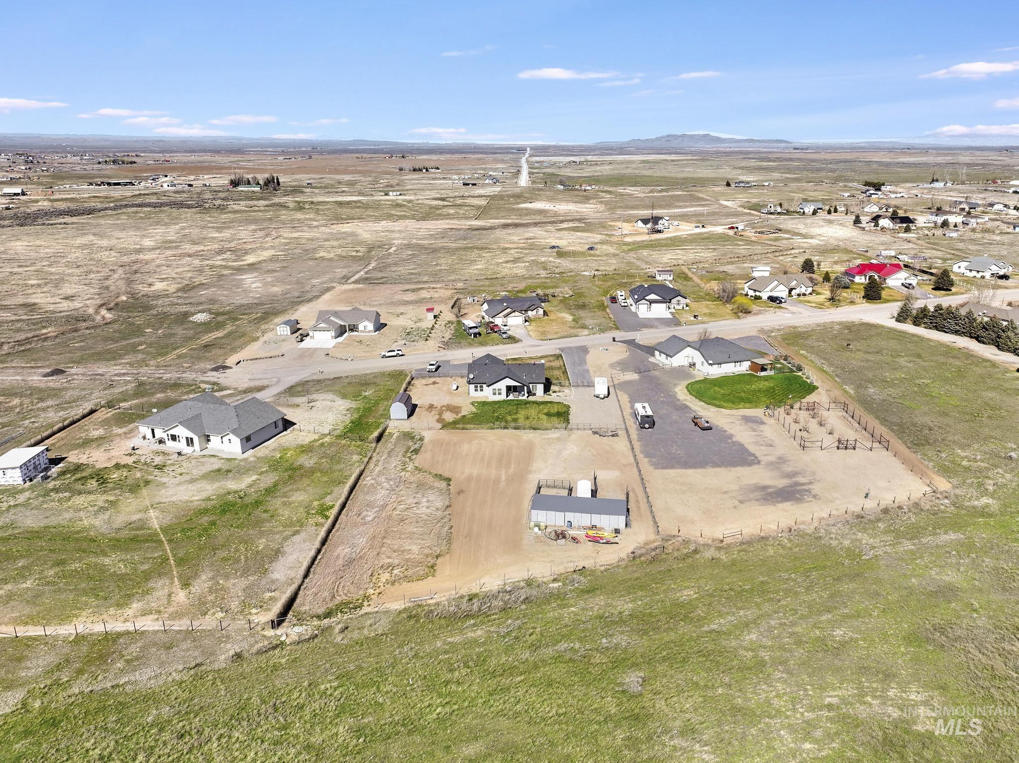 253 Mariposa Cir, Shoshone, Idaho 83352, 3 Bedrooms, 2 Bathrooms, Residential For Sale, Price $449,990,MLS 98978883