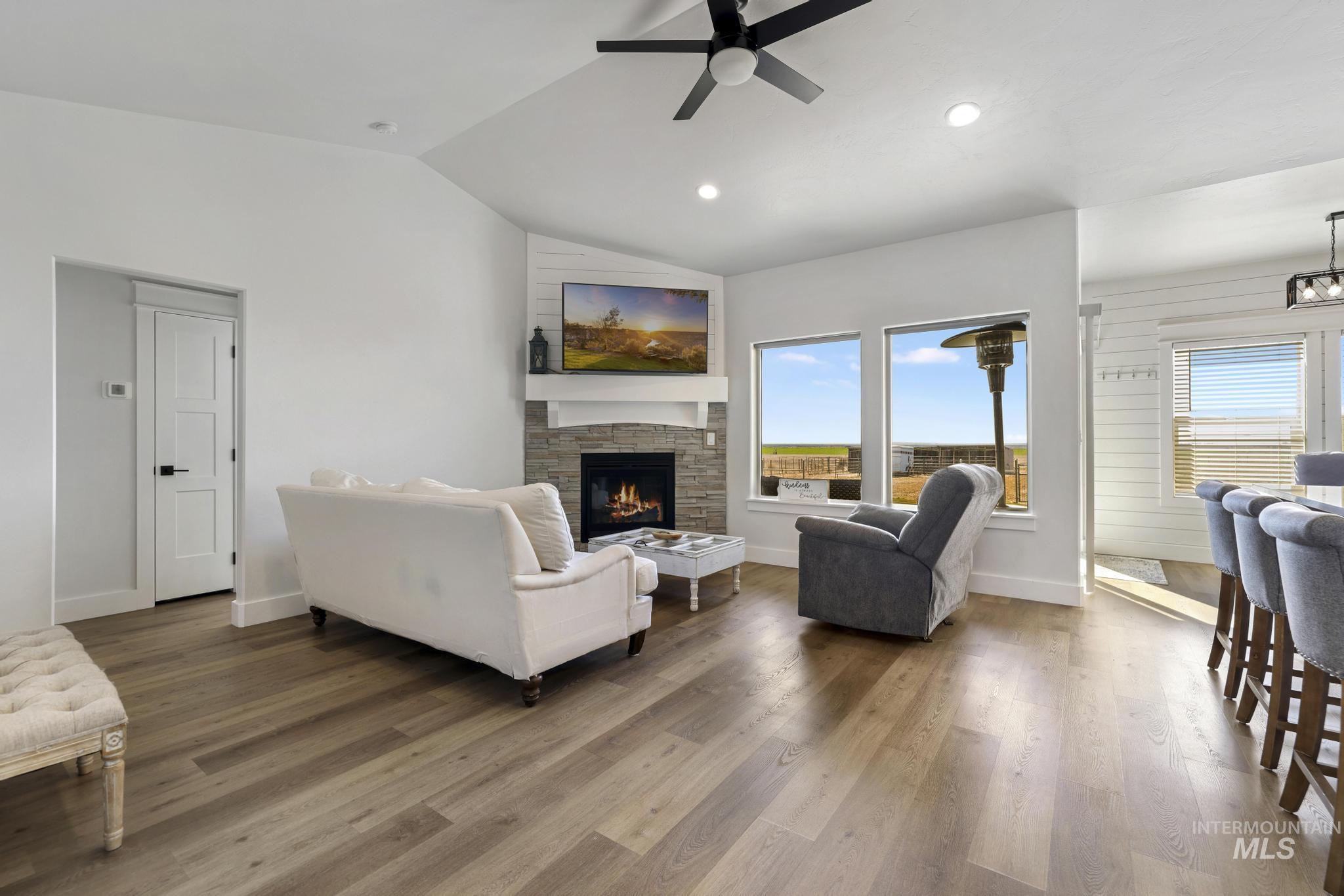 253 Mariposa Cir, Shoshone, Idaho 83352, 3 Bedrooms, 2 Bathrooms, Residential For Sale, Price $449,990,MLS 98978883