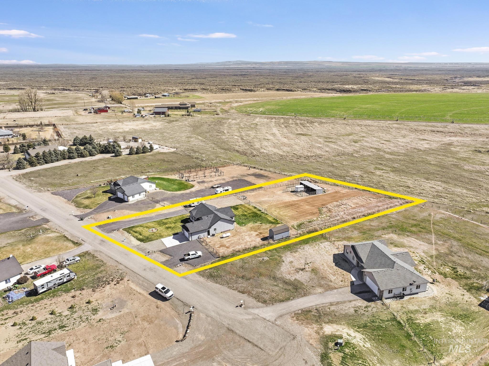 253 Mariposa Cir, Shoshone, Idaho 83352, 3 Bedrooms, 2 Bathrooms, Residential For Sale, Price $449,990,MLS 98978883