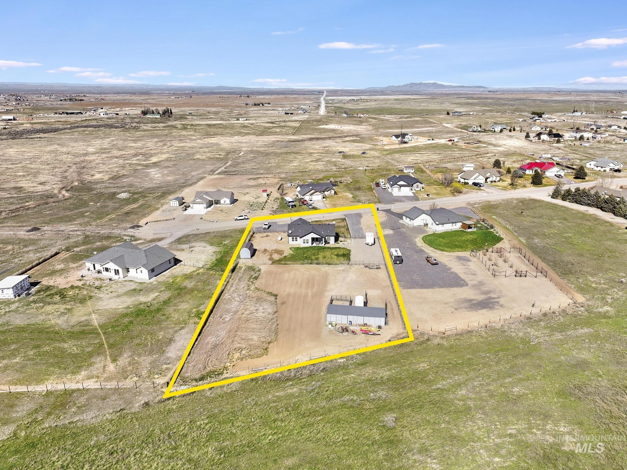 253 Mariposa Cir, Shoshone, Idaho 83352, 3 Bedrooms, 2 Bathrooms, Residential For Sale, Price $449,990,MLS 98978883