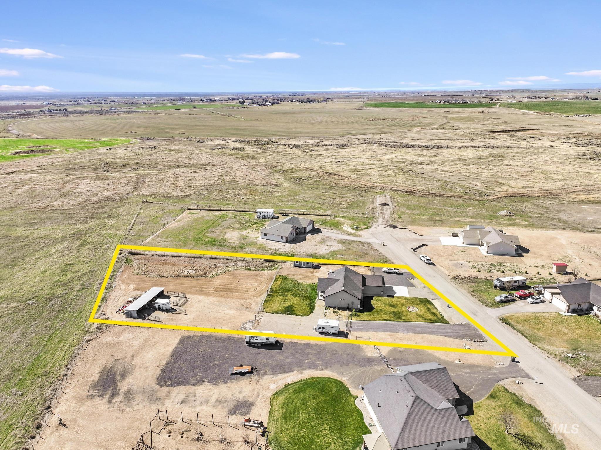 253 Mariposa Cir, Shoshone, Idaho 83352, 3 Bedrooms, 2 Bathrooms, Residential For Sale, Price $449,990,MLS 98978883